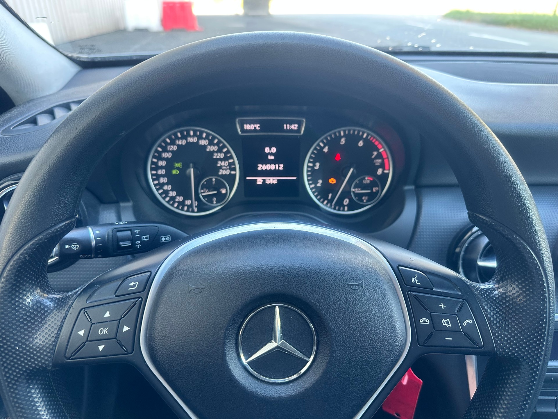 MERCEDES-BENZ A 200 AMG Line-image-9