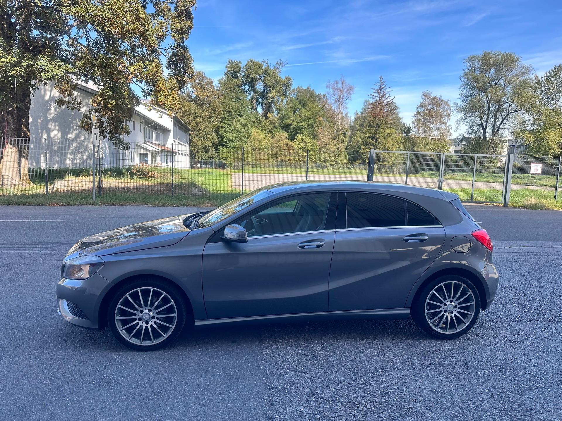 MERCEDES-BENZ A 200 AMG Line-image-3