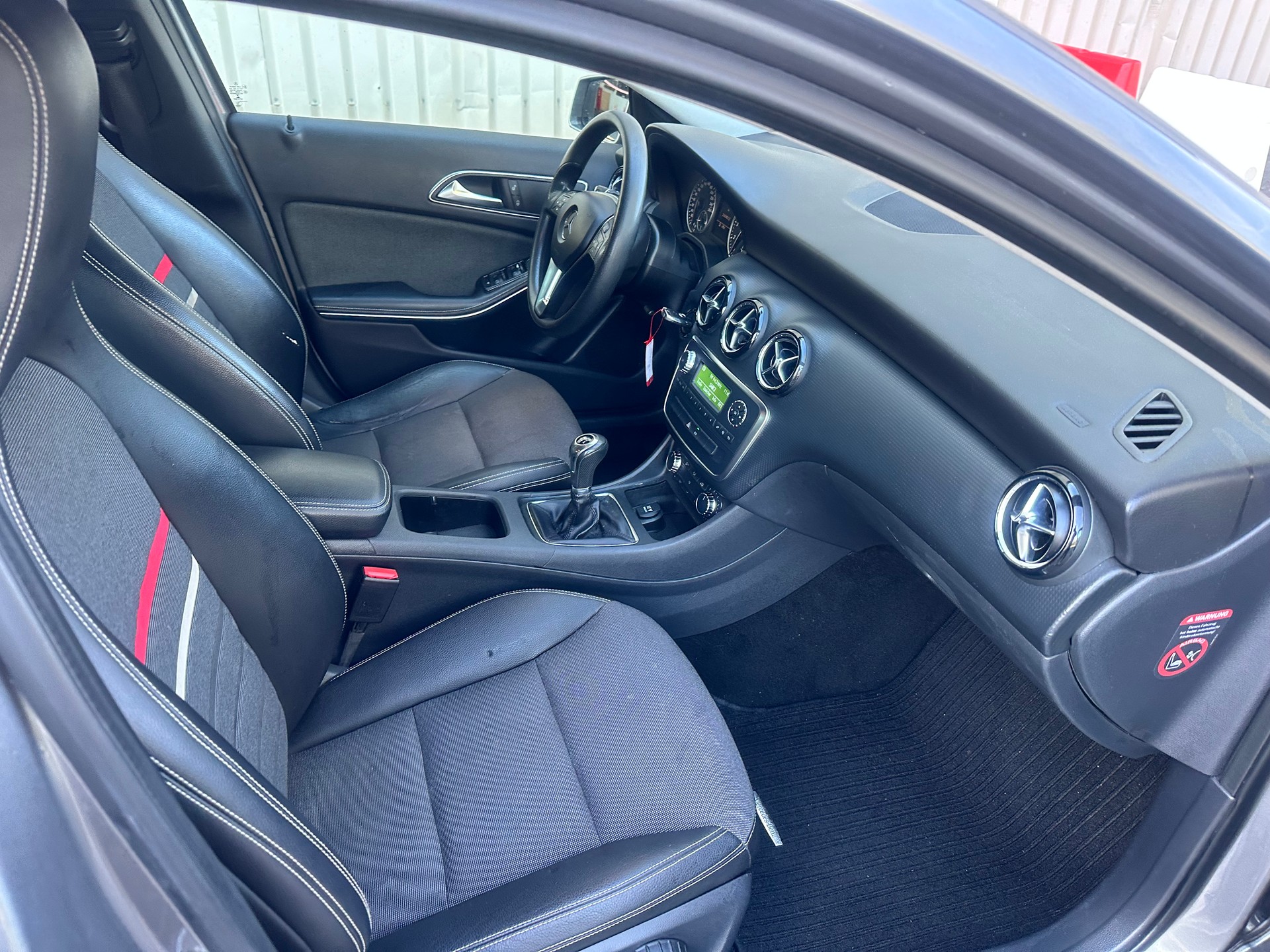 MERCEDES-BENZ A 200 AMG Line-image-14