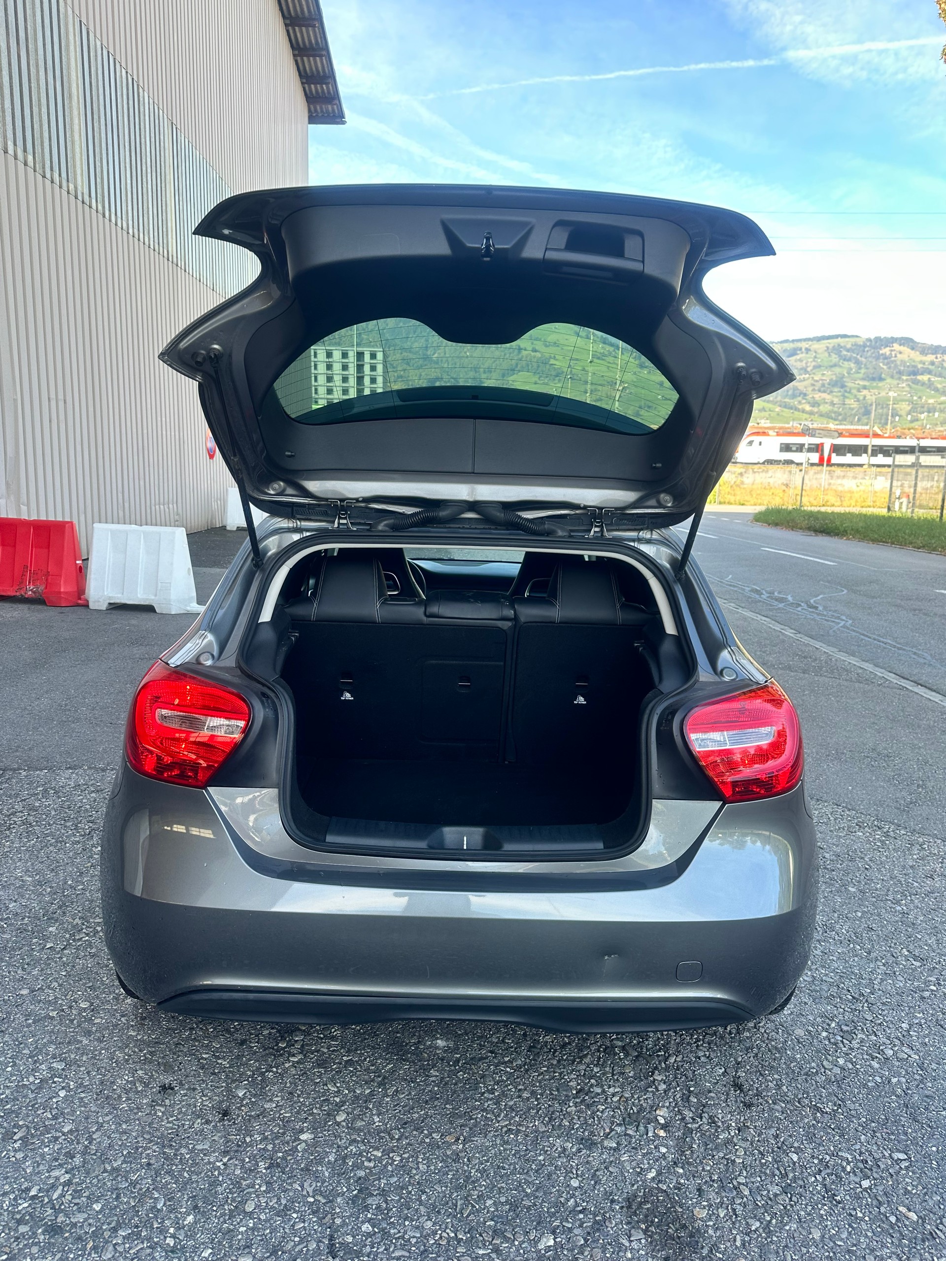 MERCEDES-BENZ A 200 AMG Line-image-6