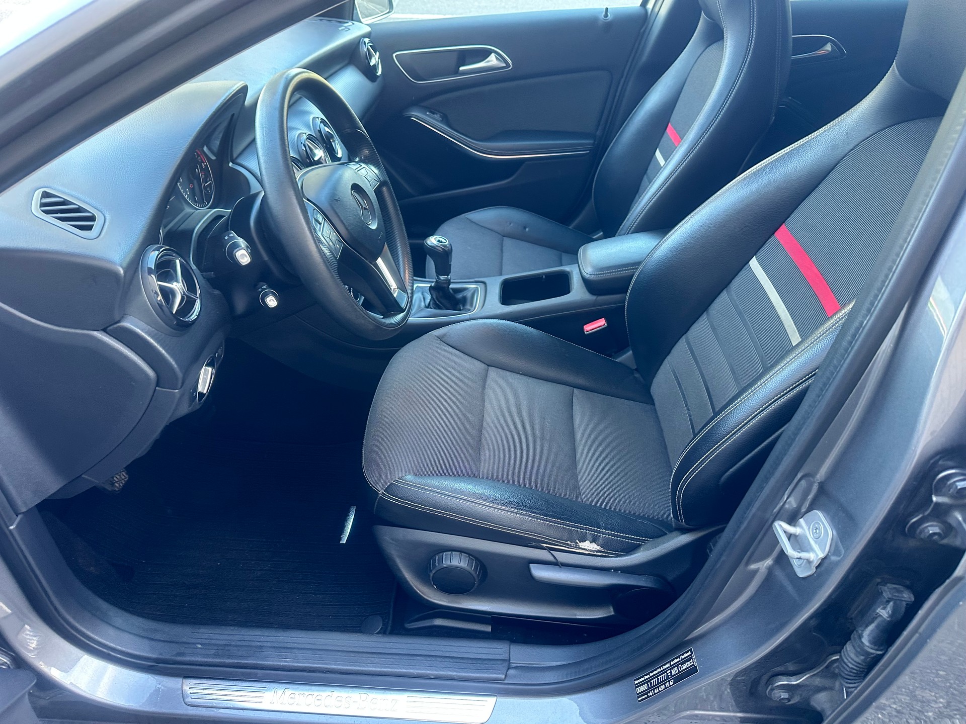MERCEDES-BENZ A 200 AMG Line-image-12