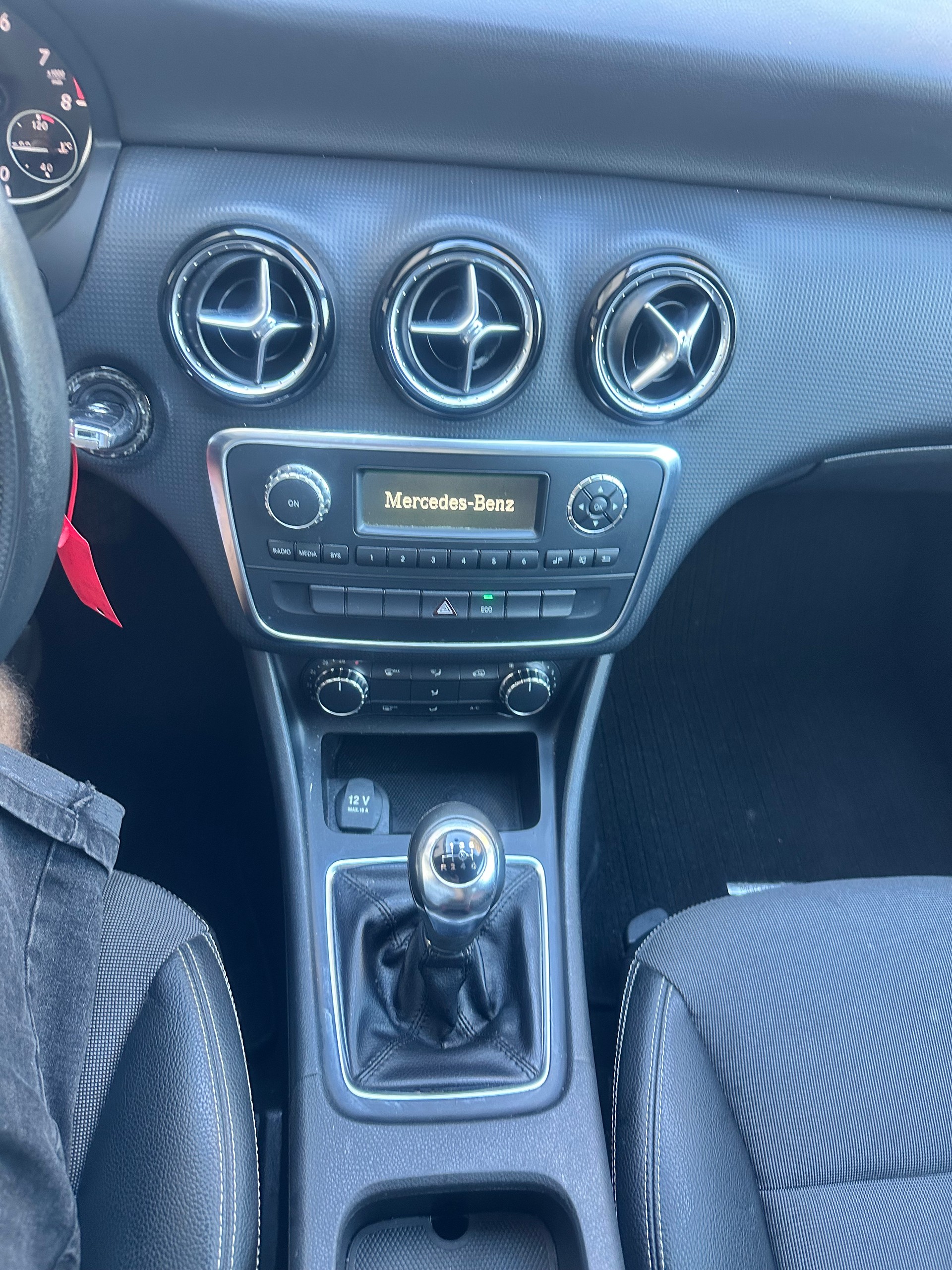 MERCEDES-BENZ A 200 AMG Line-image-11
