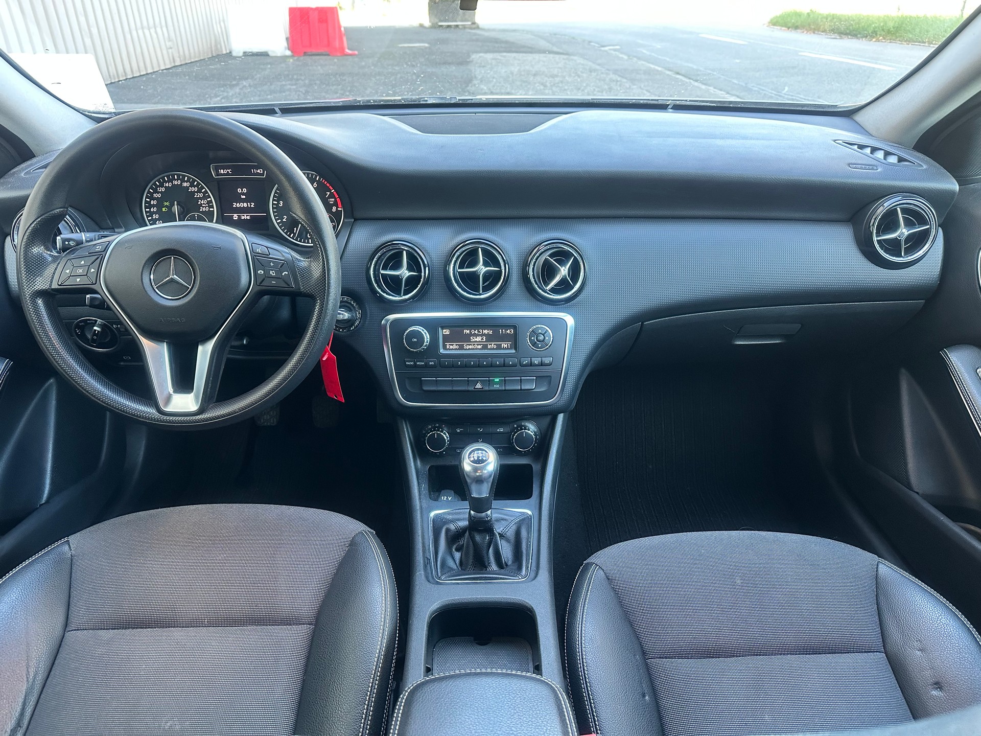 MERCEDES-BENZ A 200 AMG Line-image-10