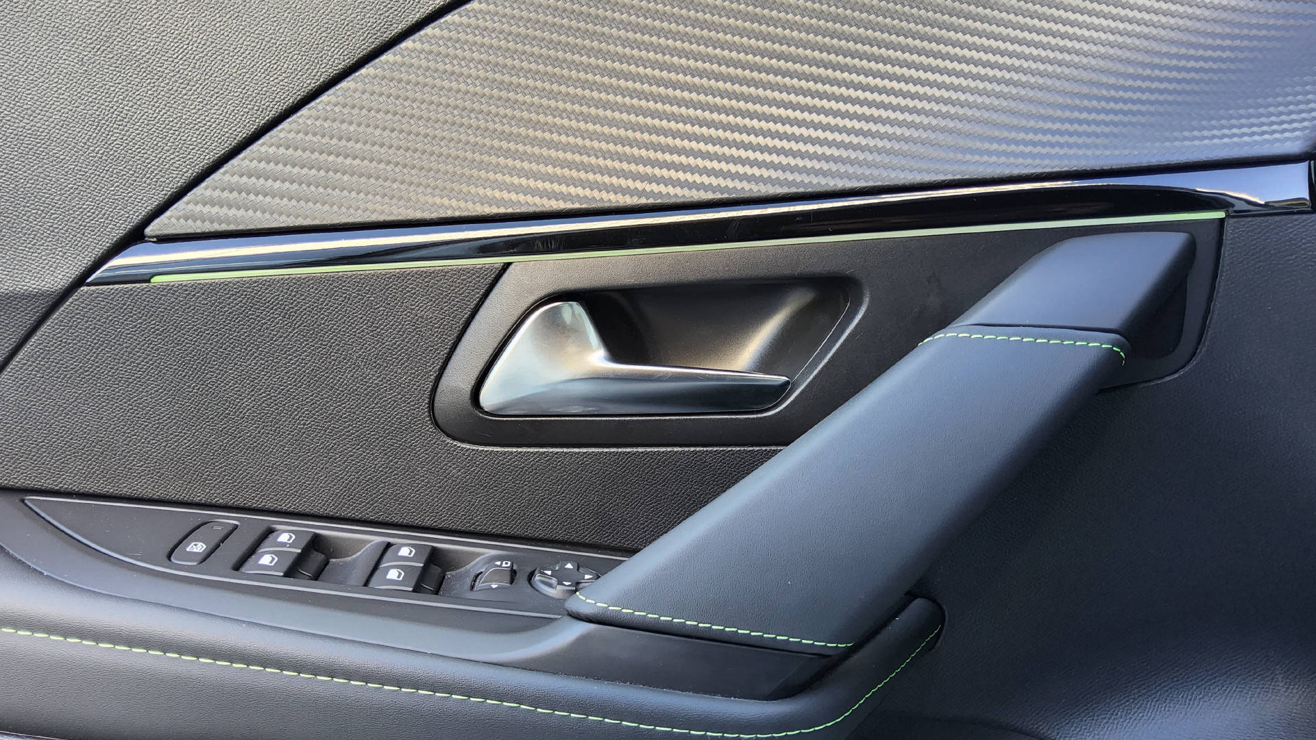 PEUGEOT 208 1.2 PureTech 130 GT-image-14