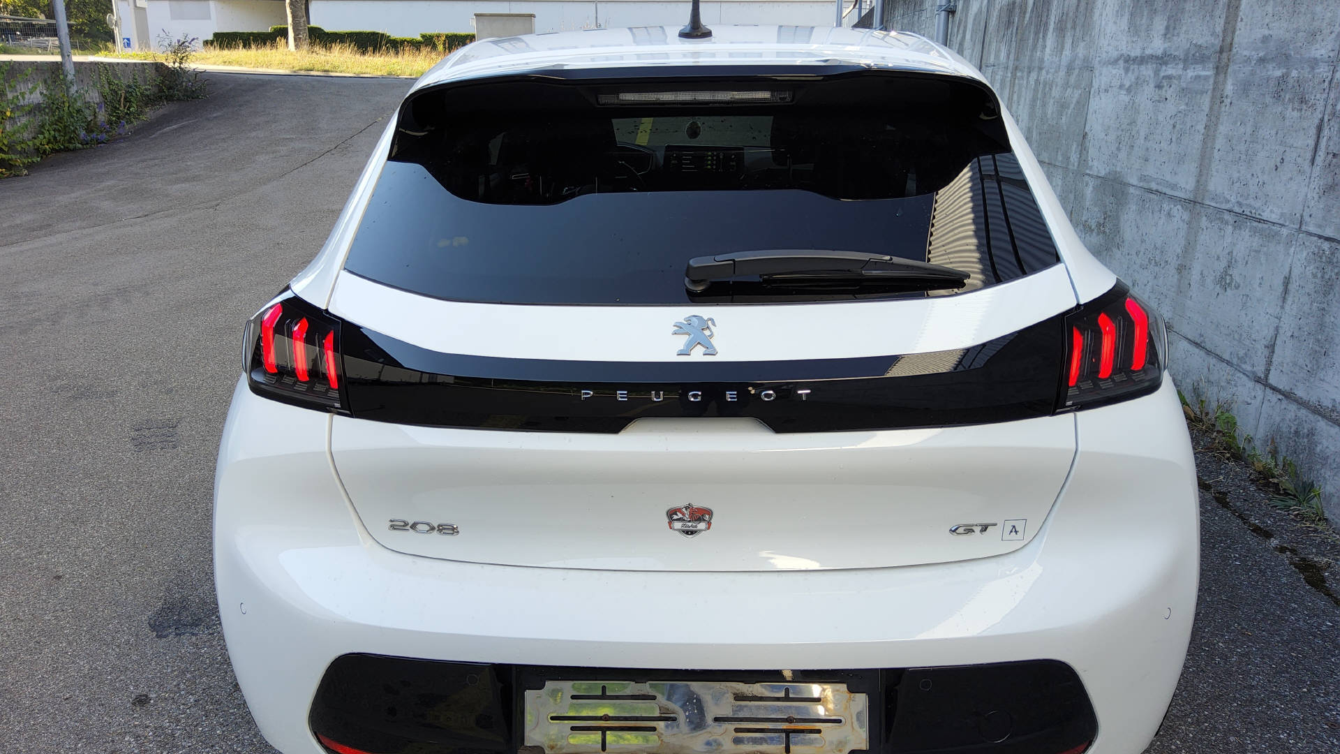 PEUGEOT 208 1.2 PureTech 130 GT-image-29
