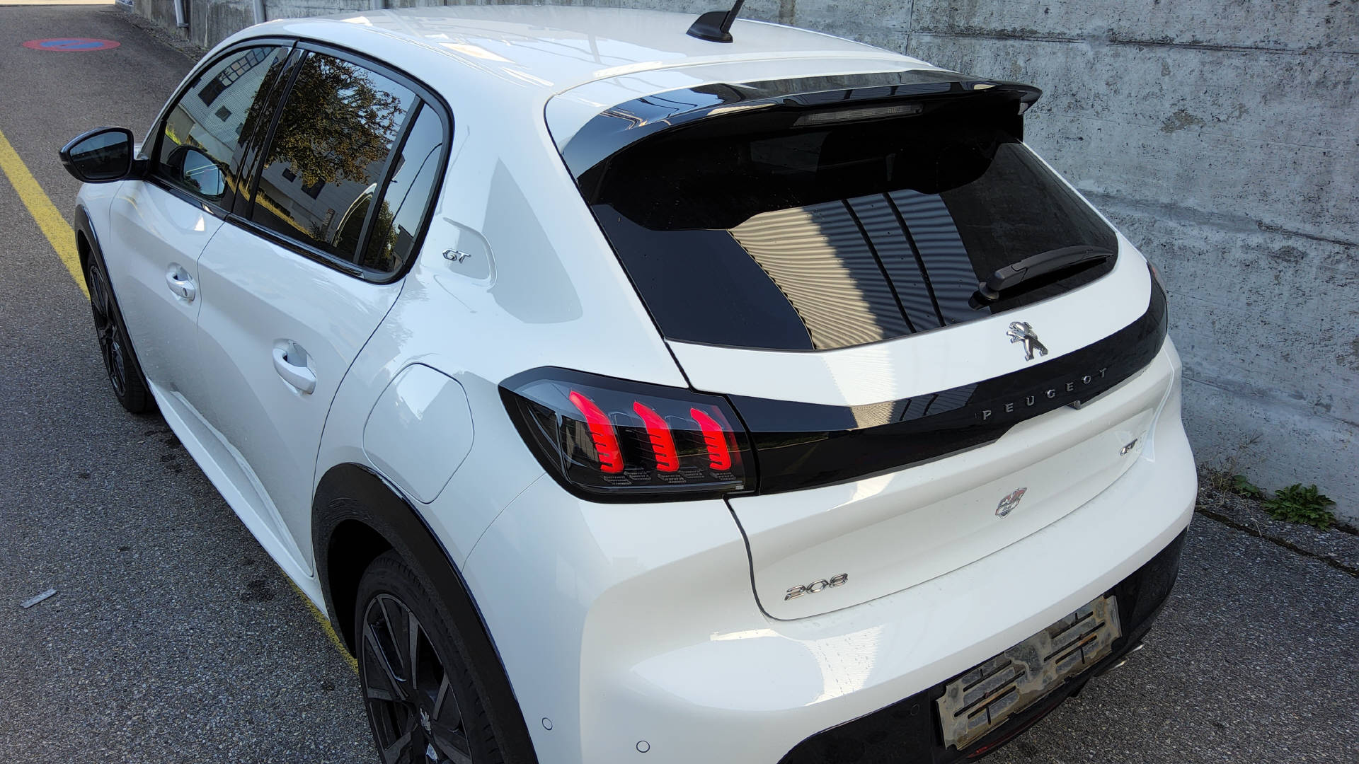 PEUGEOT 208 1.2 PureTech 130 GT-image-28