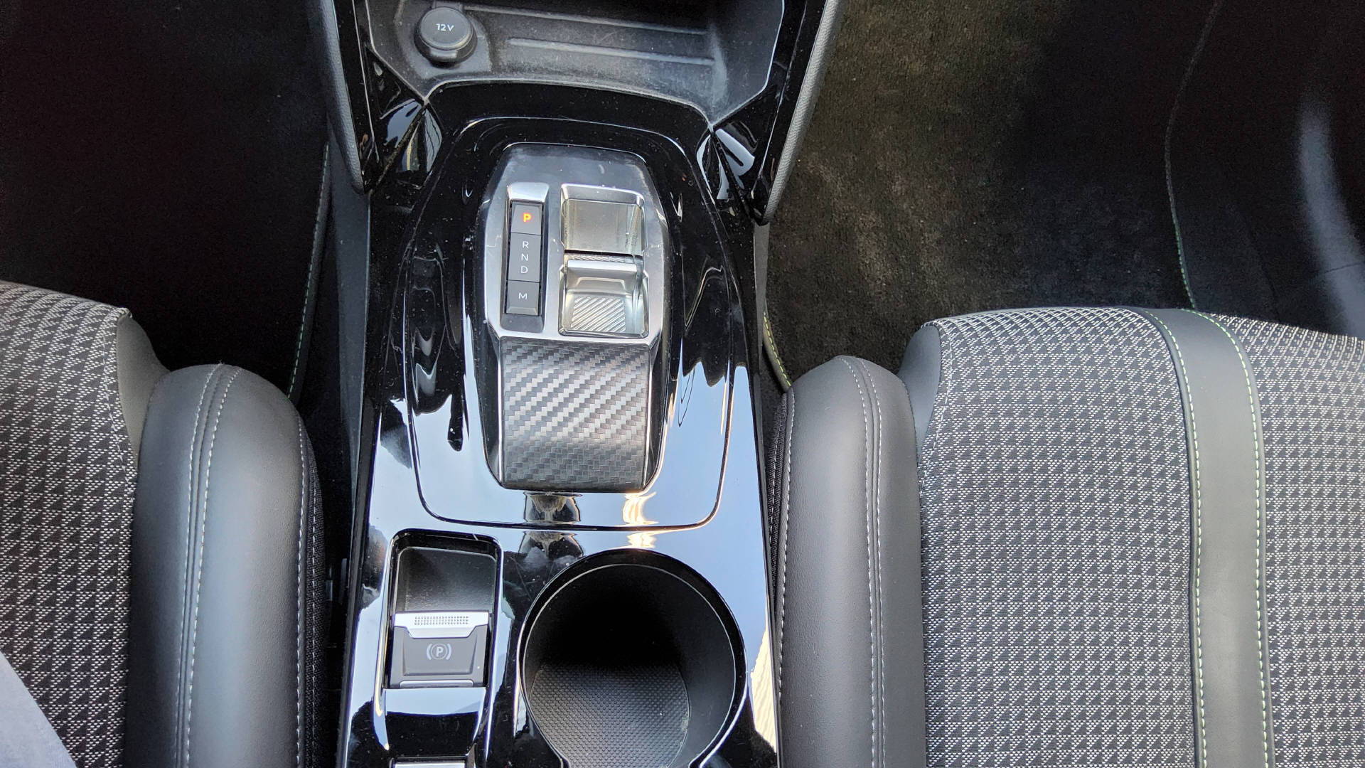 PEUGEOT 208 1.2 PureTech 130 GT-image-13