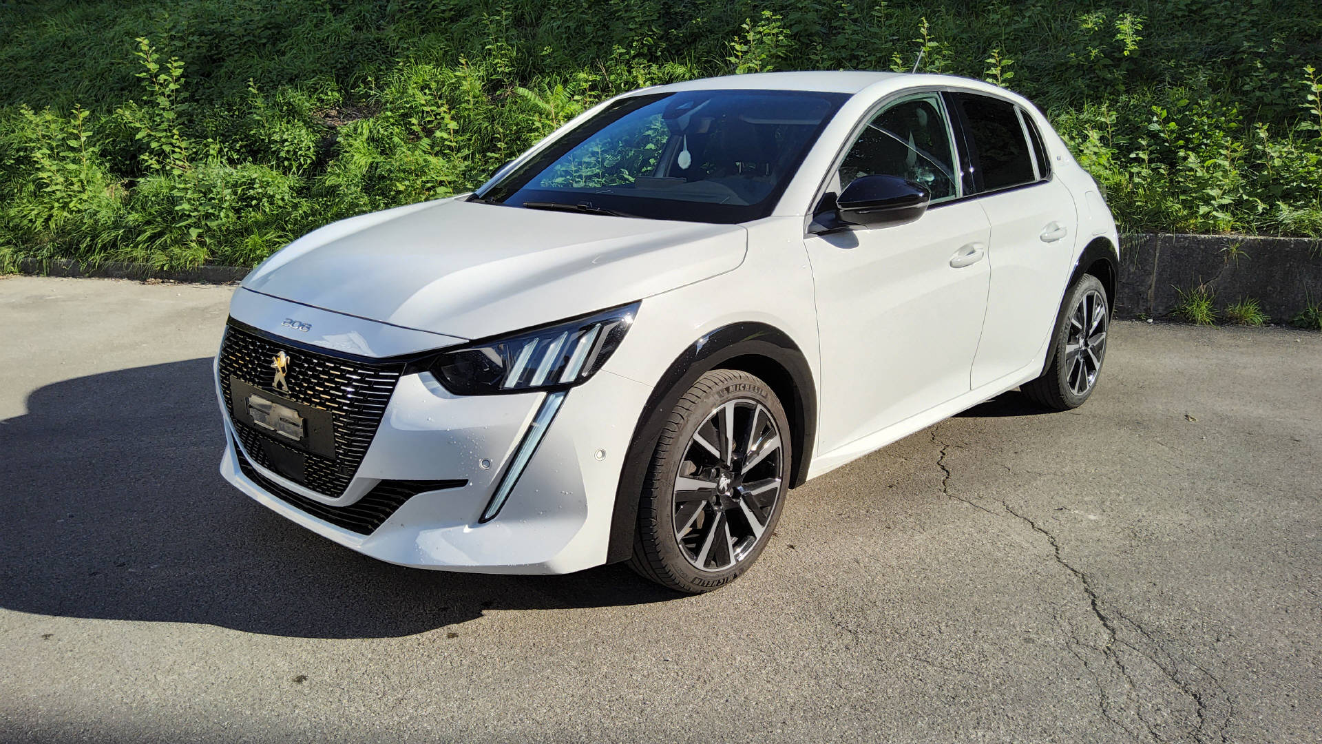 PEUGEOT 208 1.2 PureTech 130 GT-image-0