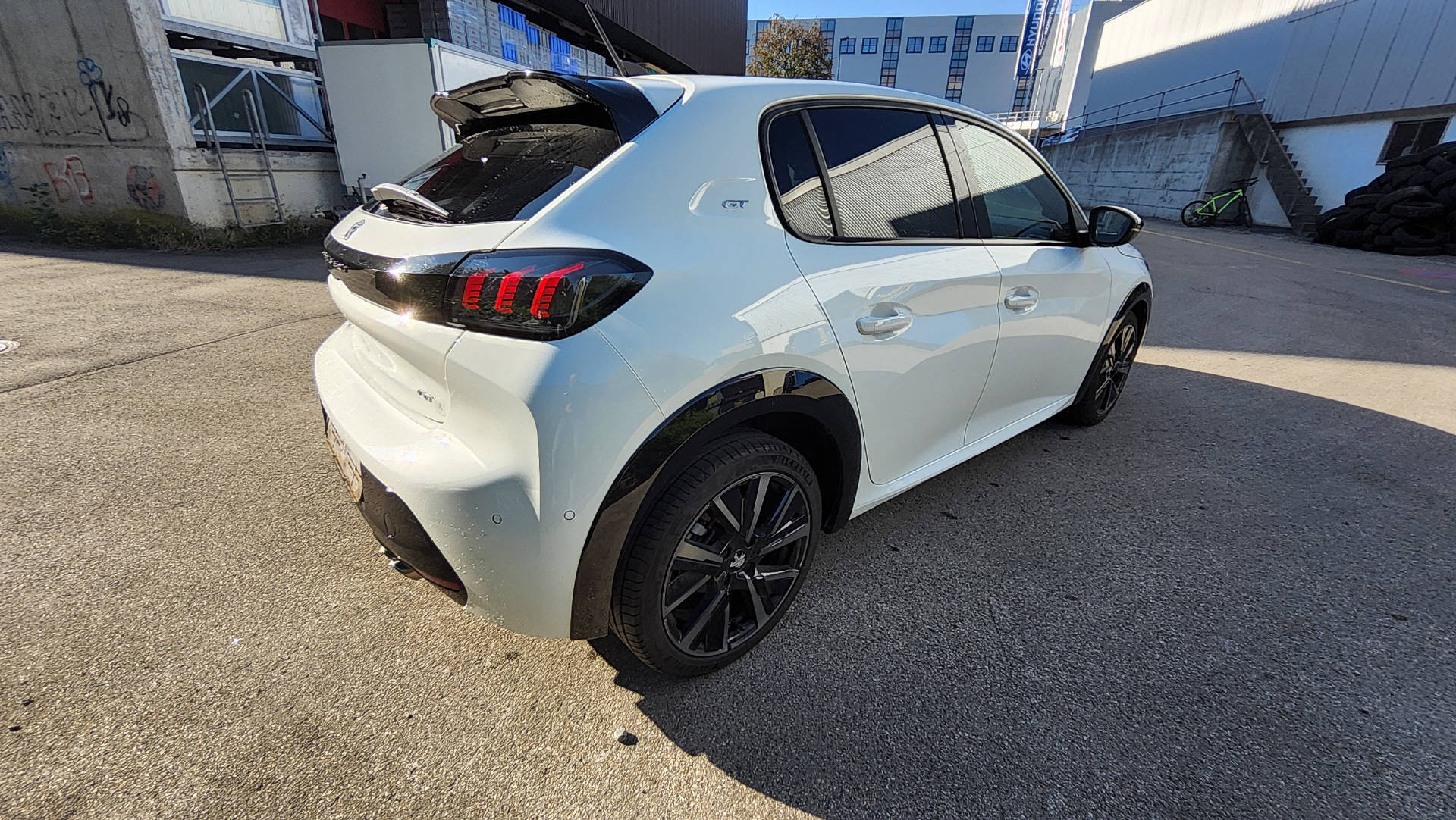 PEUGEOT 208 1.2 PureTech 130 GT-image-6