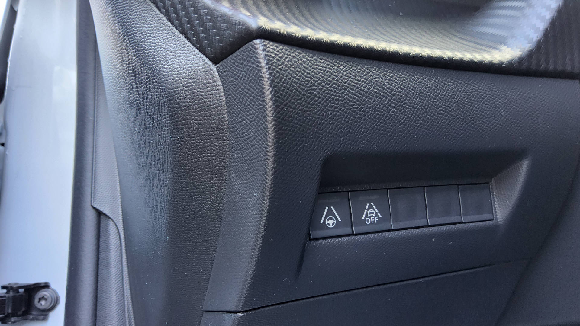 PEUGEOT 208 1.2 PureTech 130 GT-image-15