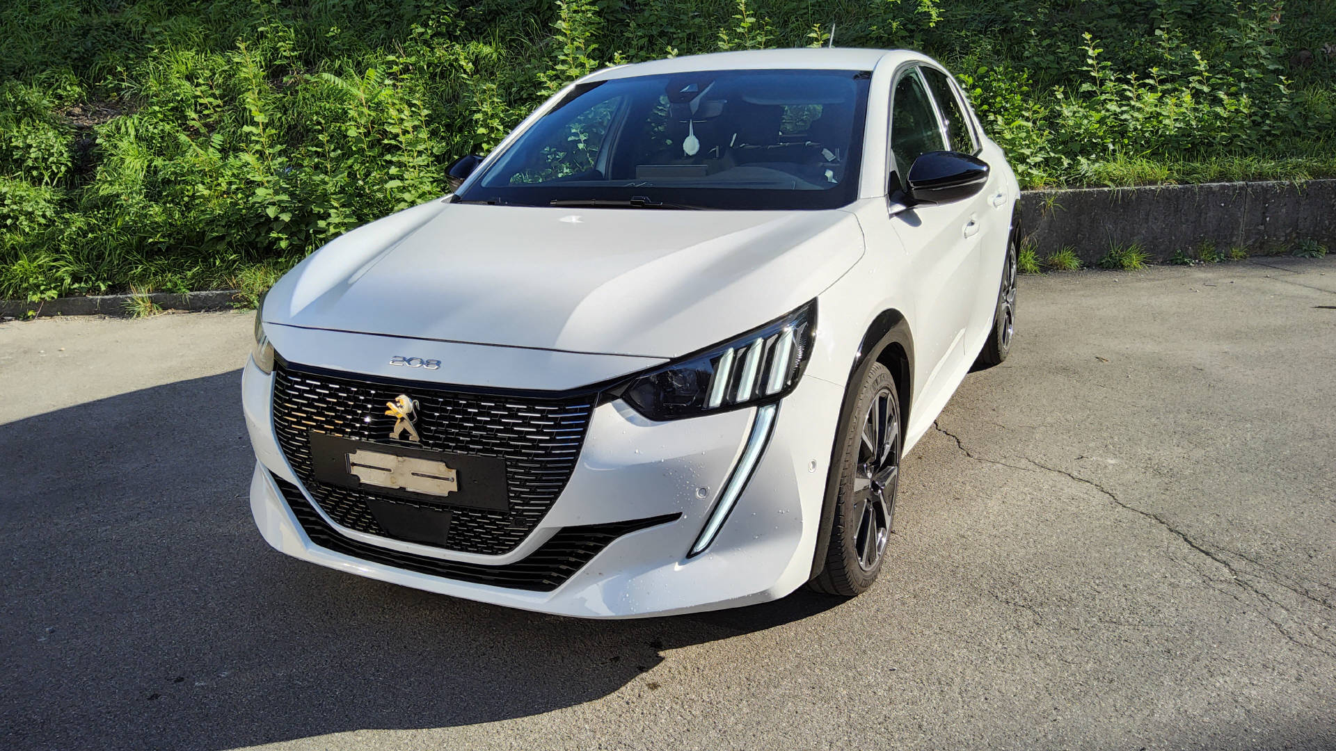 PEUGEOT 208 1.2 PureTech 130 GT-image-1