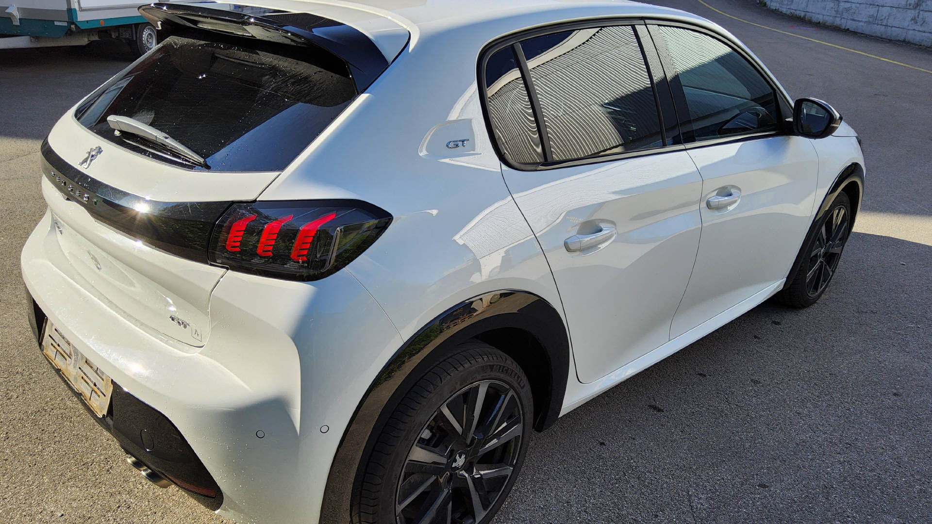 PEUGEOT 208 1.2 PureTech 130 GT-image-5