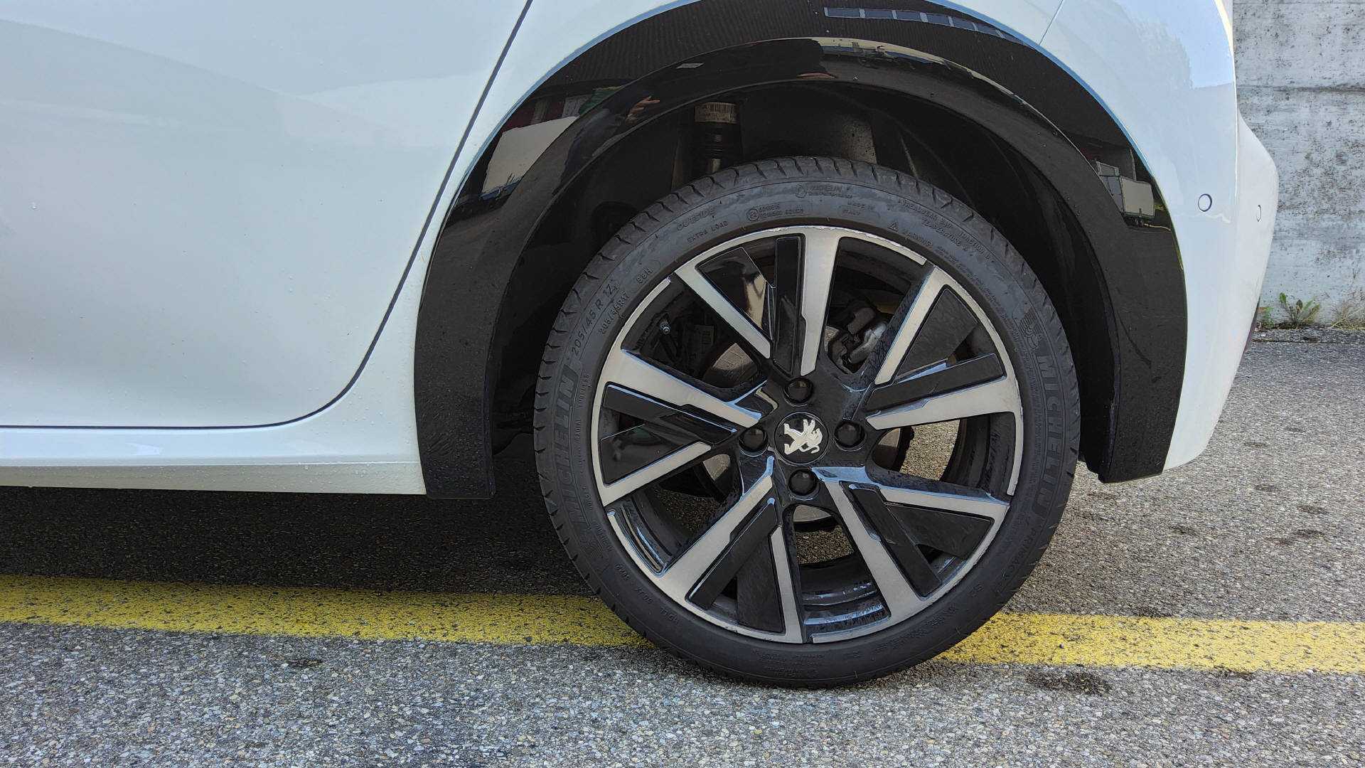 PEUGEOT 208 1.2 PureTech 130 GT-image-24
