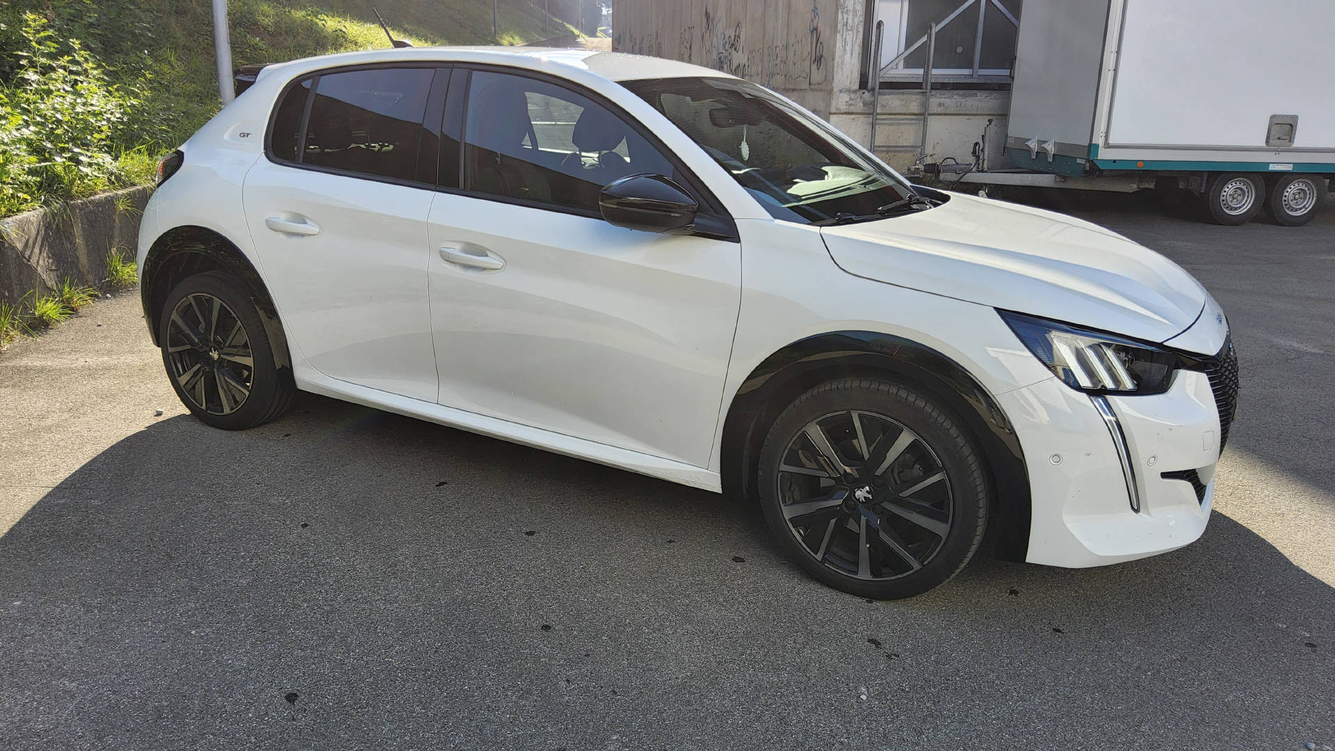 PEUGEOT 208 1.2 PureTech 130 GT-image-4
