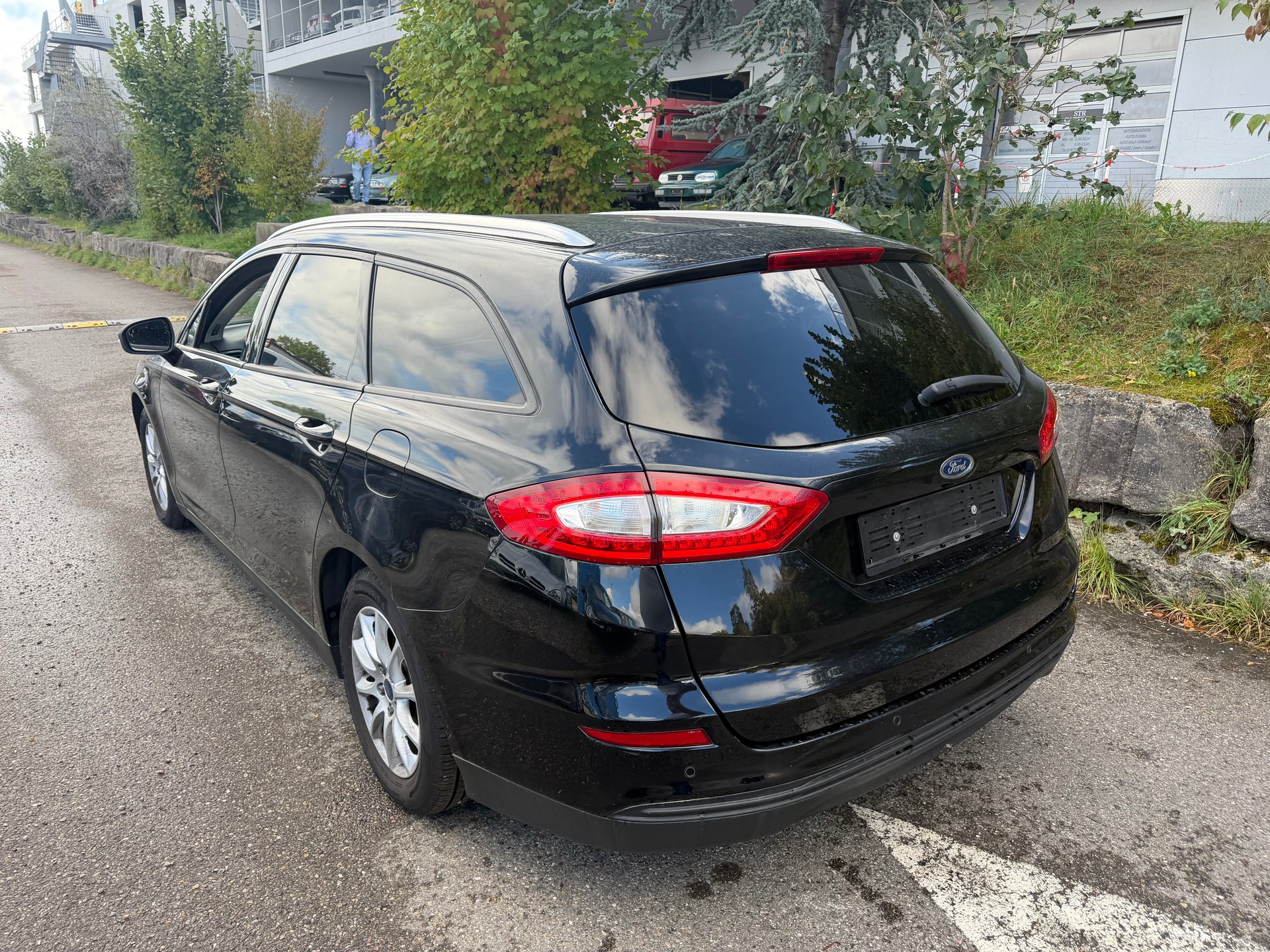 FORD Mondeo 2.0 TDCi Trend PowerShift-image-3