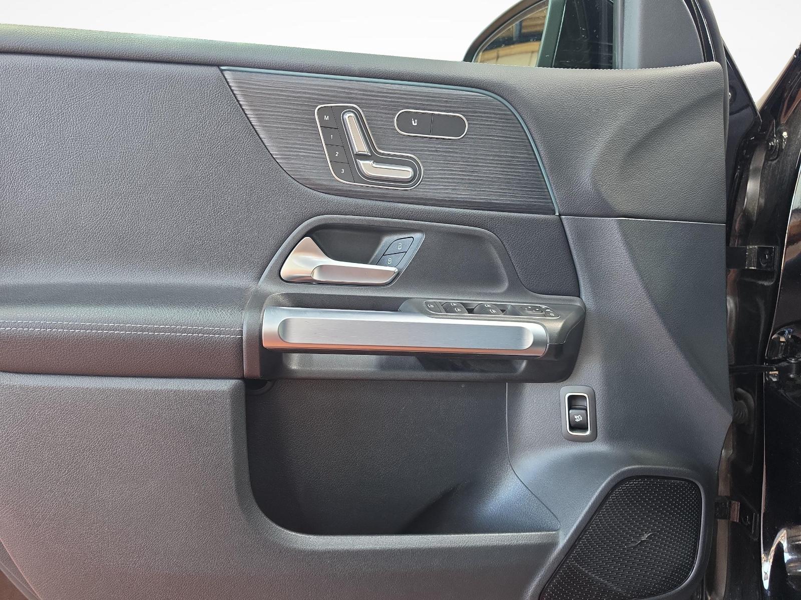 MERCEDES-BENZ GLB 220 d 4MATIC AMG Line-image-11