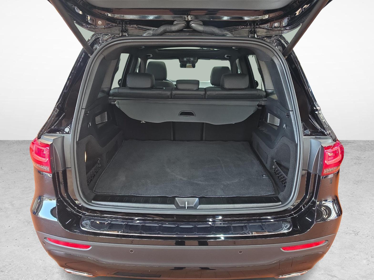 MERCEDES-BENZ GLB 220 d 4MATIC AMG Line-image-14