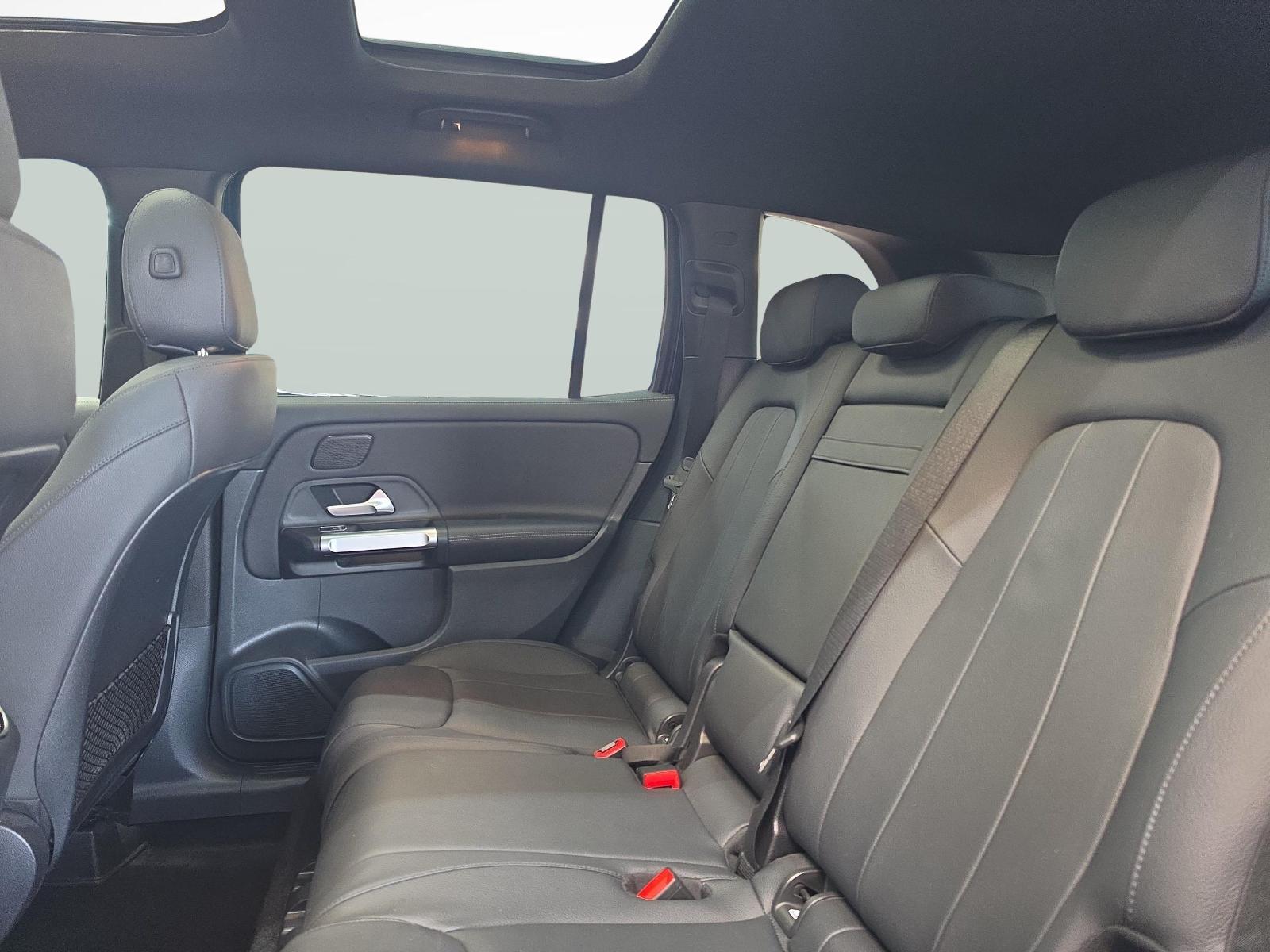 MERCEDES-BENZ GLB 220 d 4MATIC AMG Line-image-8