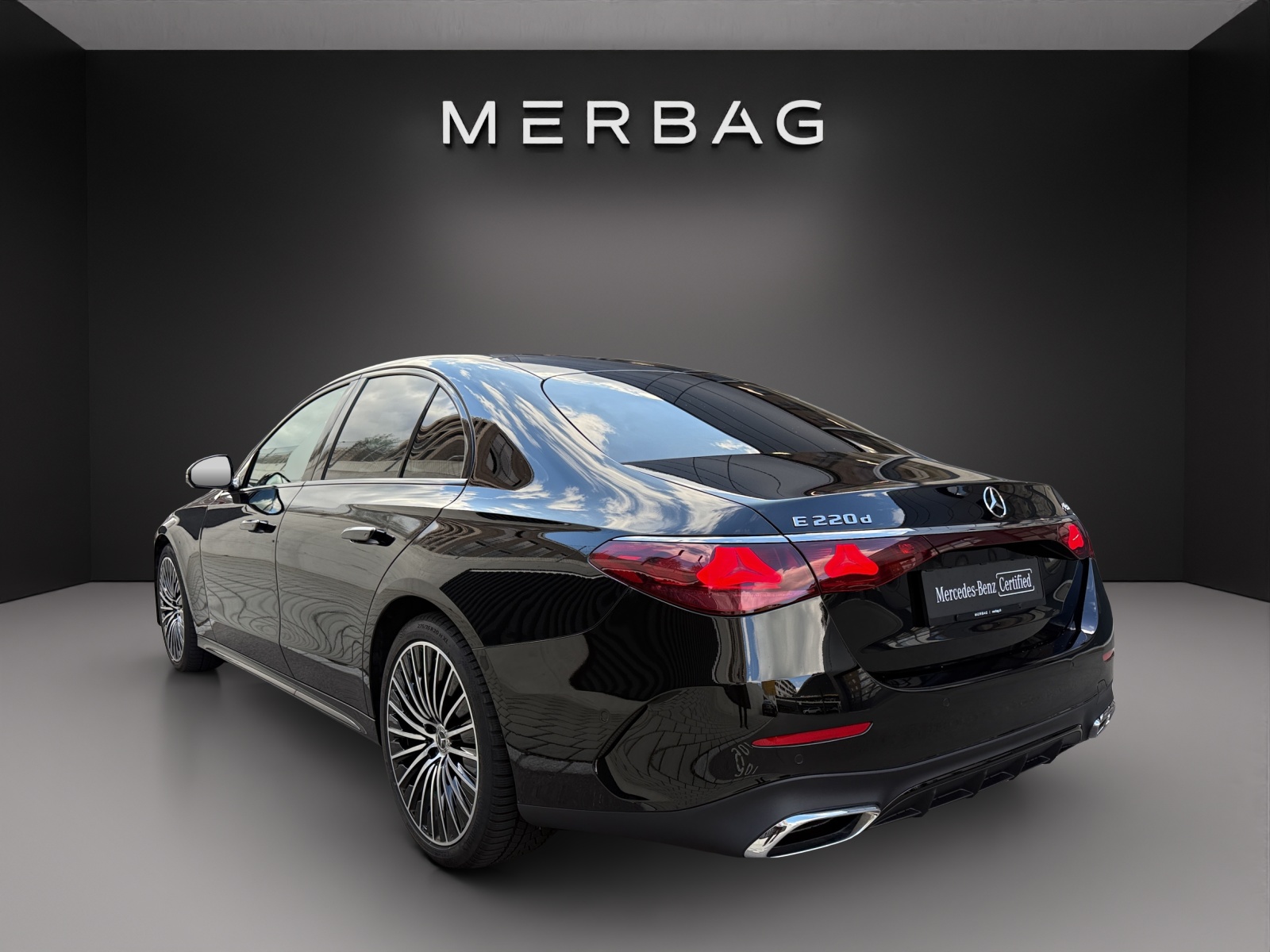 MERCEDES-BENZ E 220 d 4Matic 9G-Tronic-image-6
