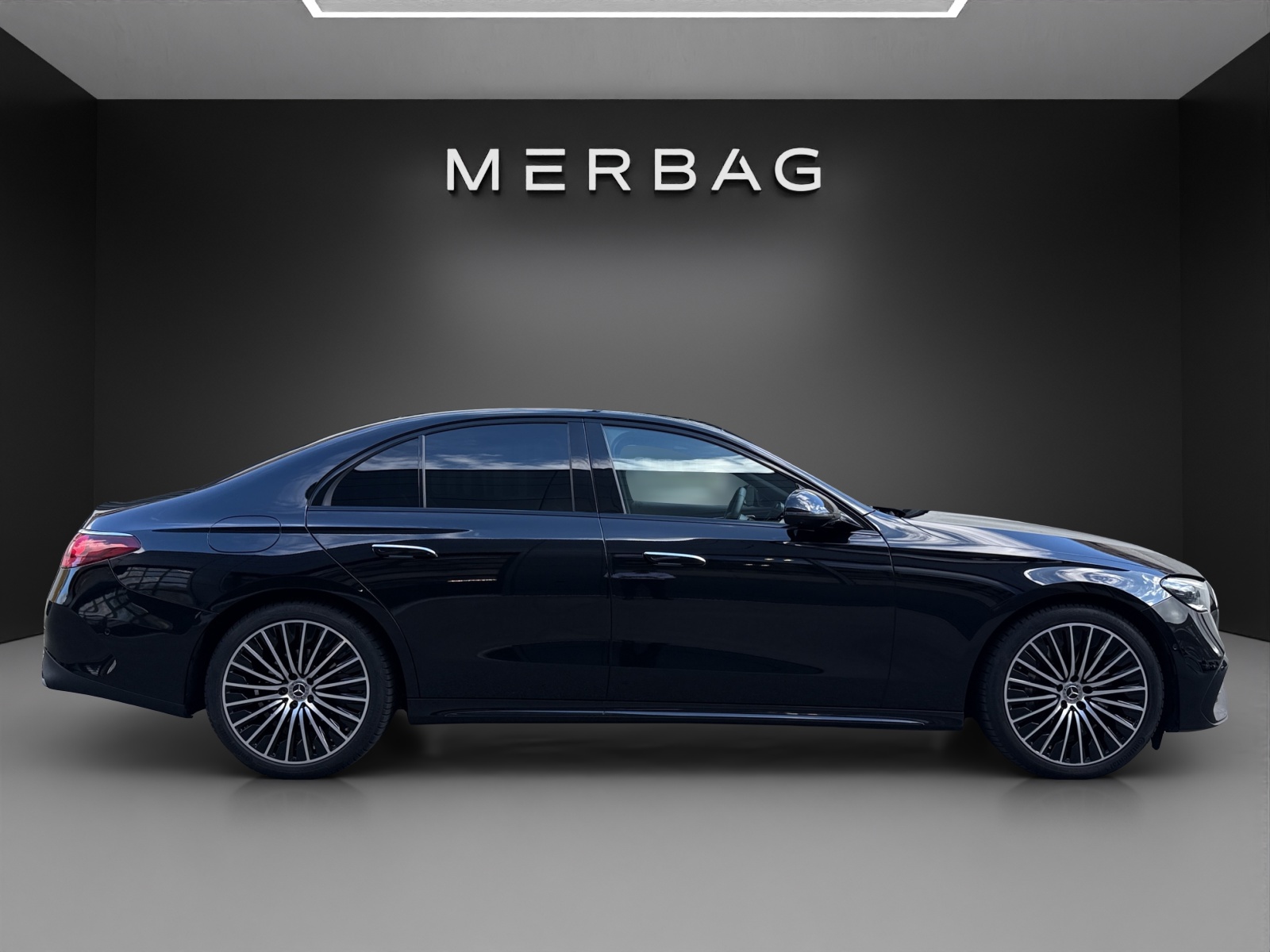 MERCEDES-BENZ E 220 d 4Matic 9G-Tronic-image-3