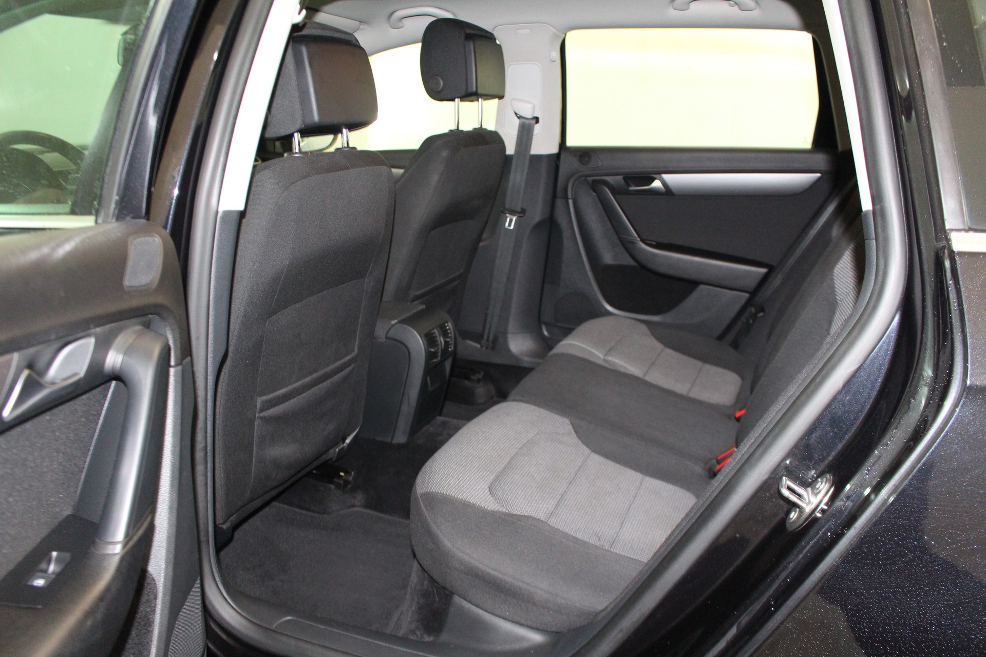 VW Passat Variant 2.0 TDI 140 BlueMT Comfl. DSG-image-7