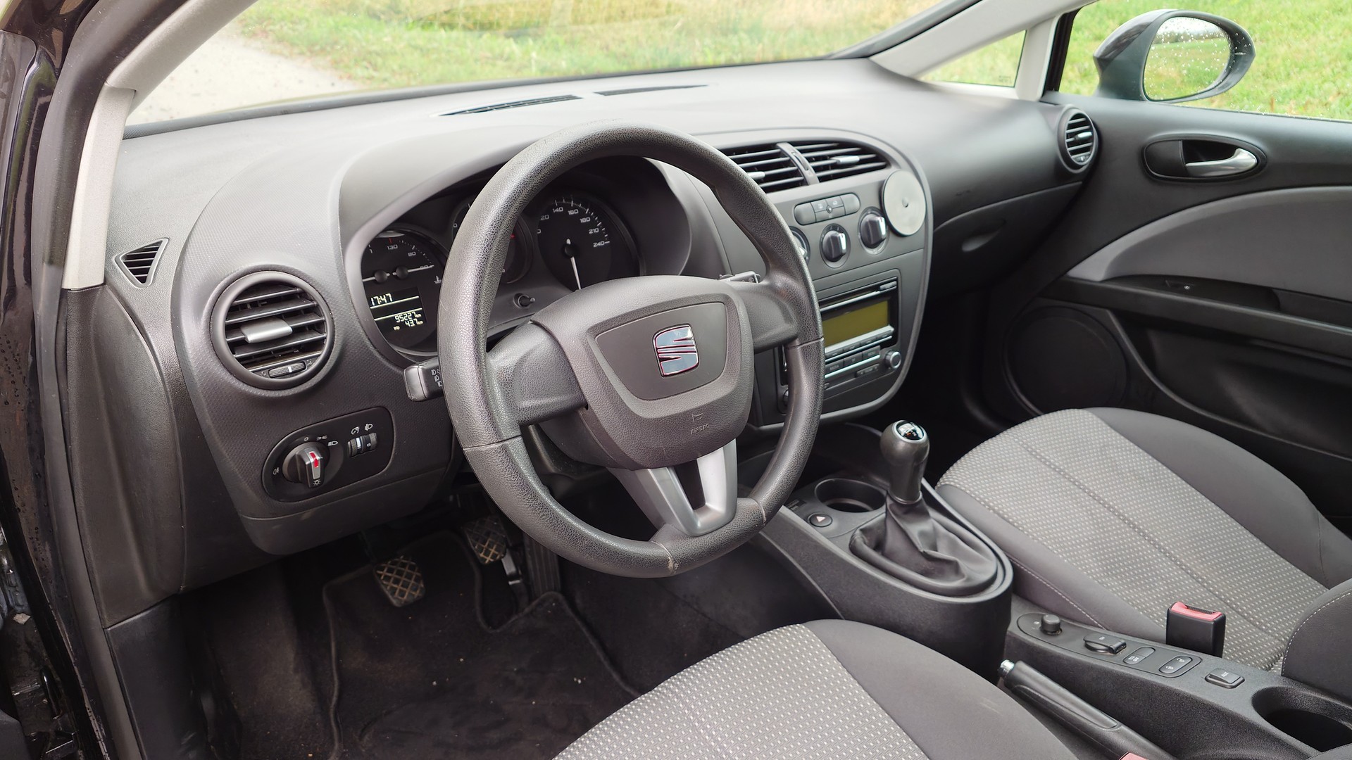 SEAT Leon 1.6 TDI Style-image-10