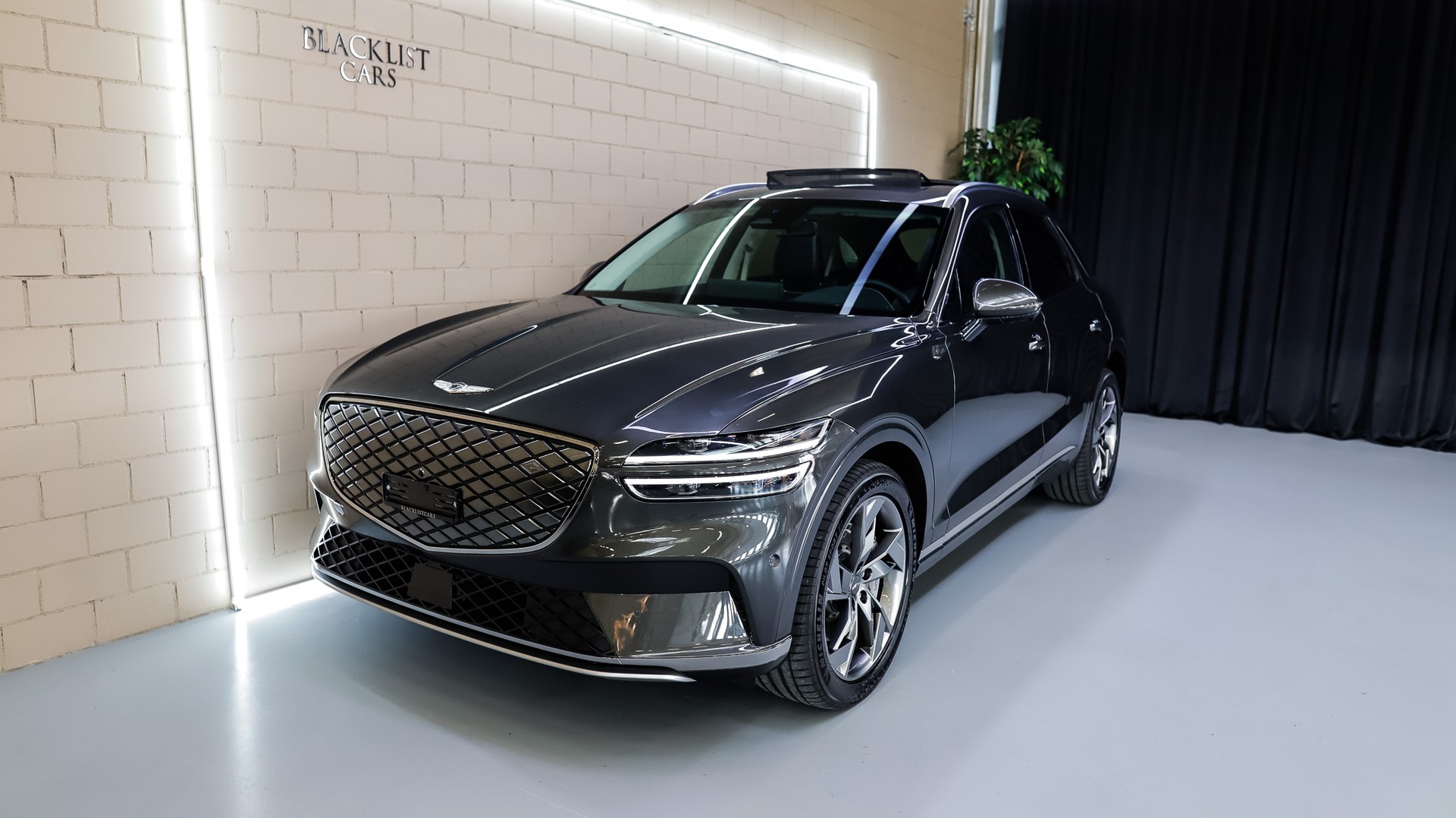 GENESIS GV70 Electrified Sport kWh 77,4 AWD * Makalu Gray Metallic *-showroom-element-1