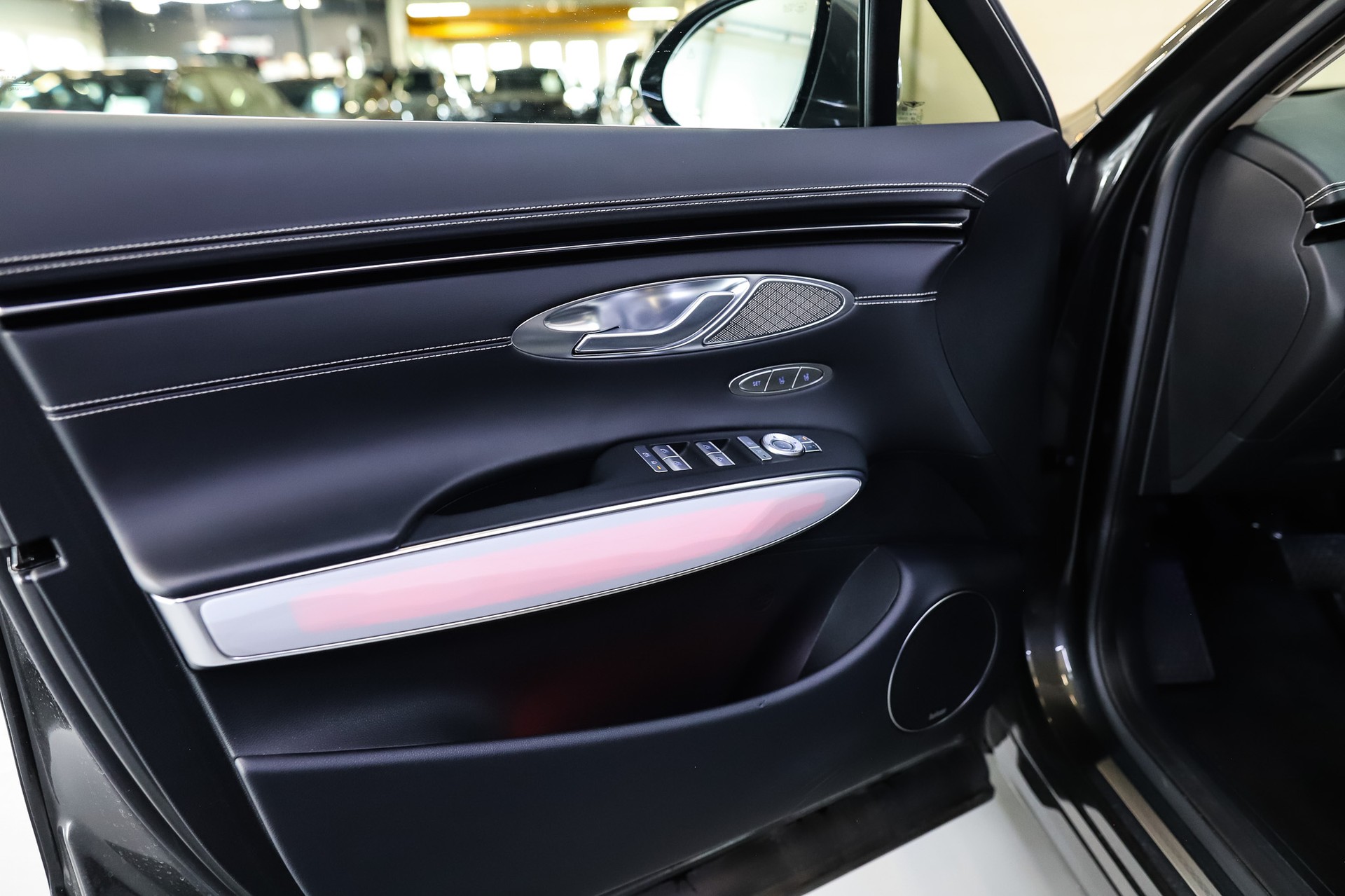 GENESIS GV70 Electrified Sport kWh 77,4 AWD * Makalu Gray Metallic *-image-8