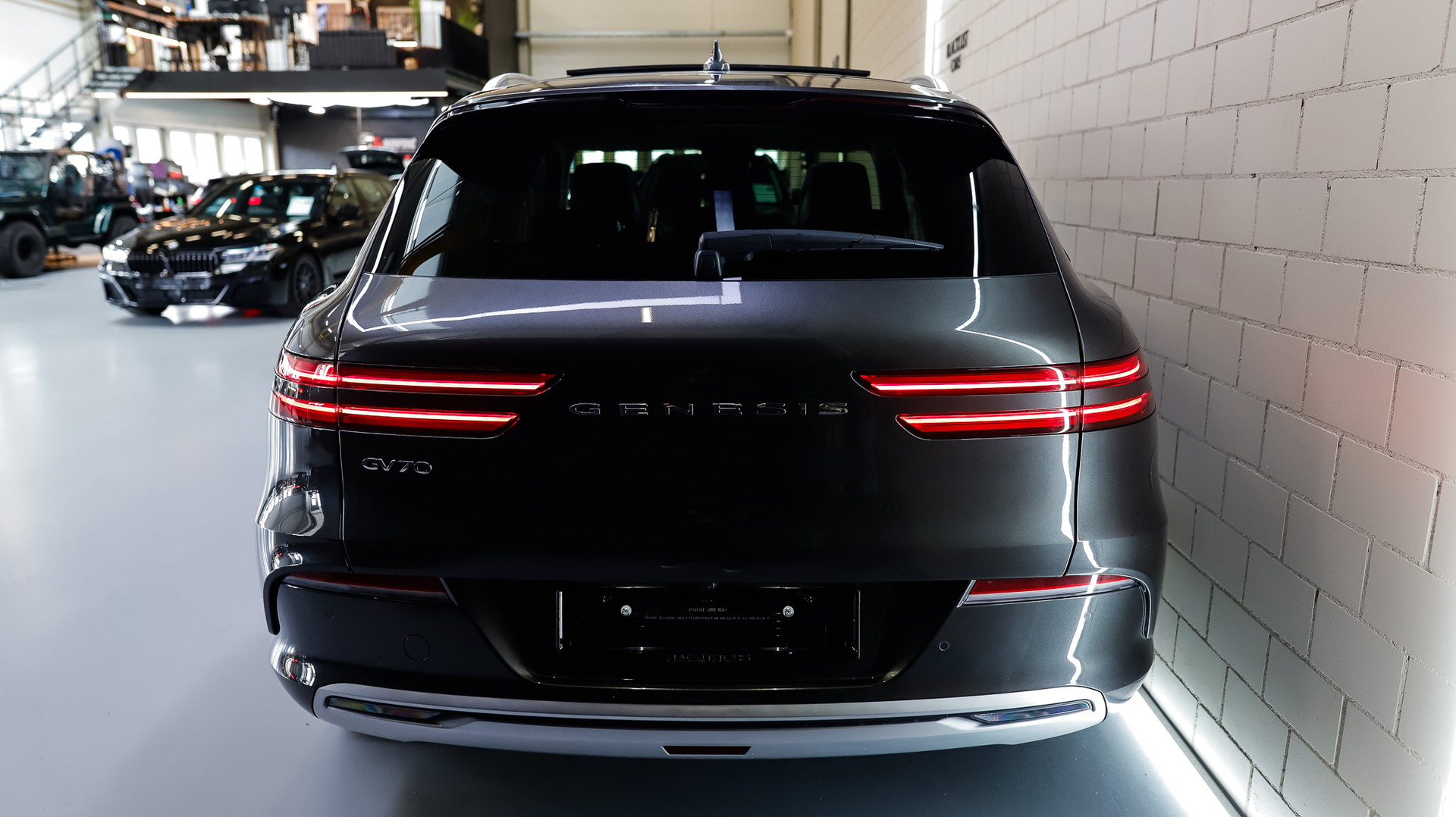 GENESIS GV70 Electrified Sport kWh 77,4 AWD * Makalu Gray Metallic *-image-5