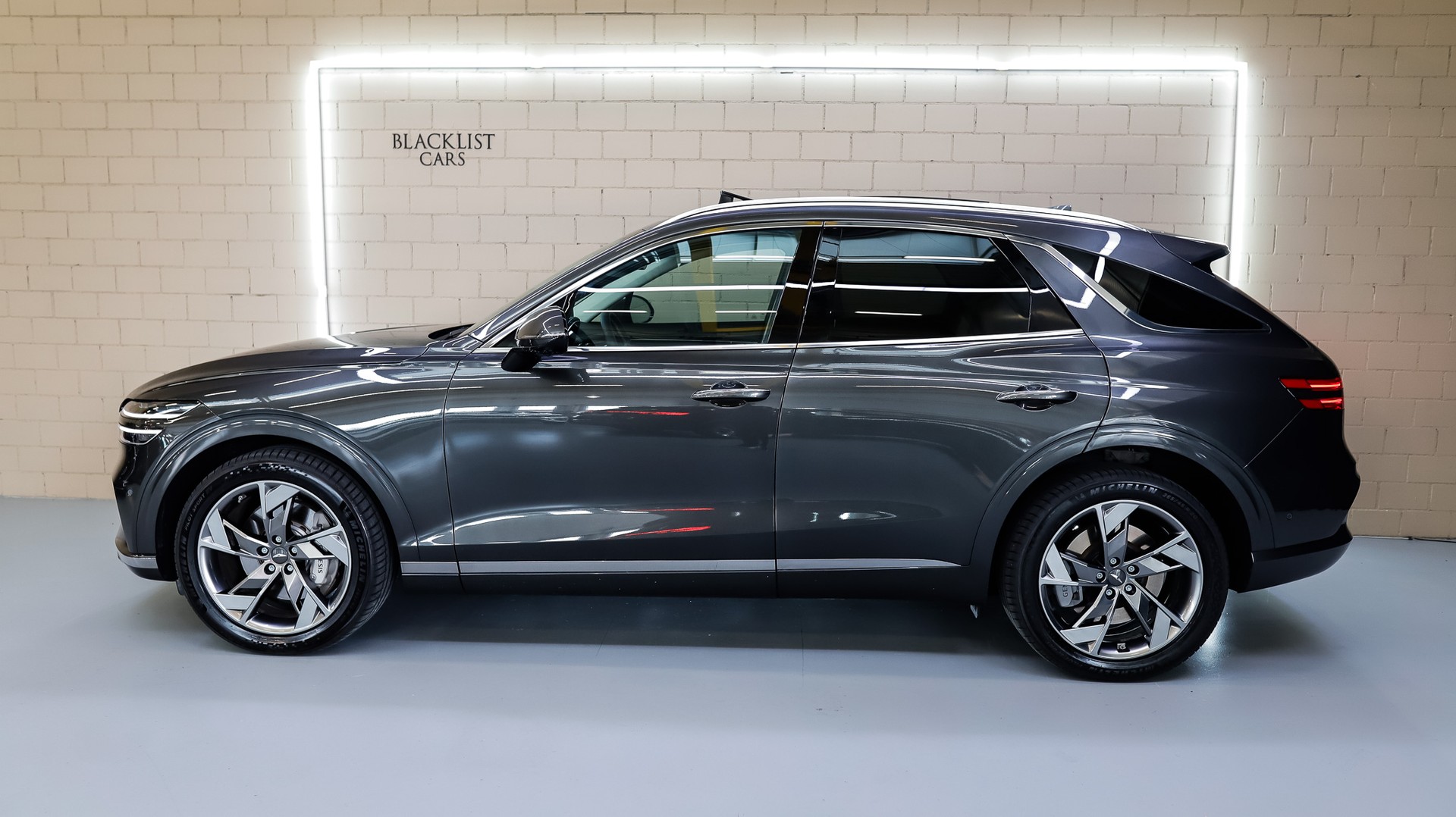 GENESIS GV70 Electrified Sport kWh 77,4 AWD * Makalu Gray Metallic *-showroom-element-3