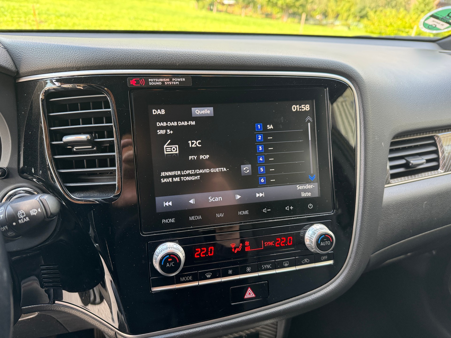 MITSUBISHI Outlander 2.4 PHEV Diamond 4WD Automatic-image-11