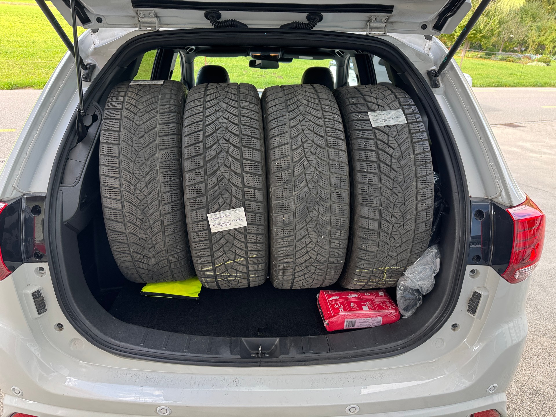 MITSUBISHI Outlander 2.4 PHEV Diamond 4WD Automatic-image-7