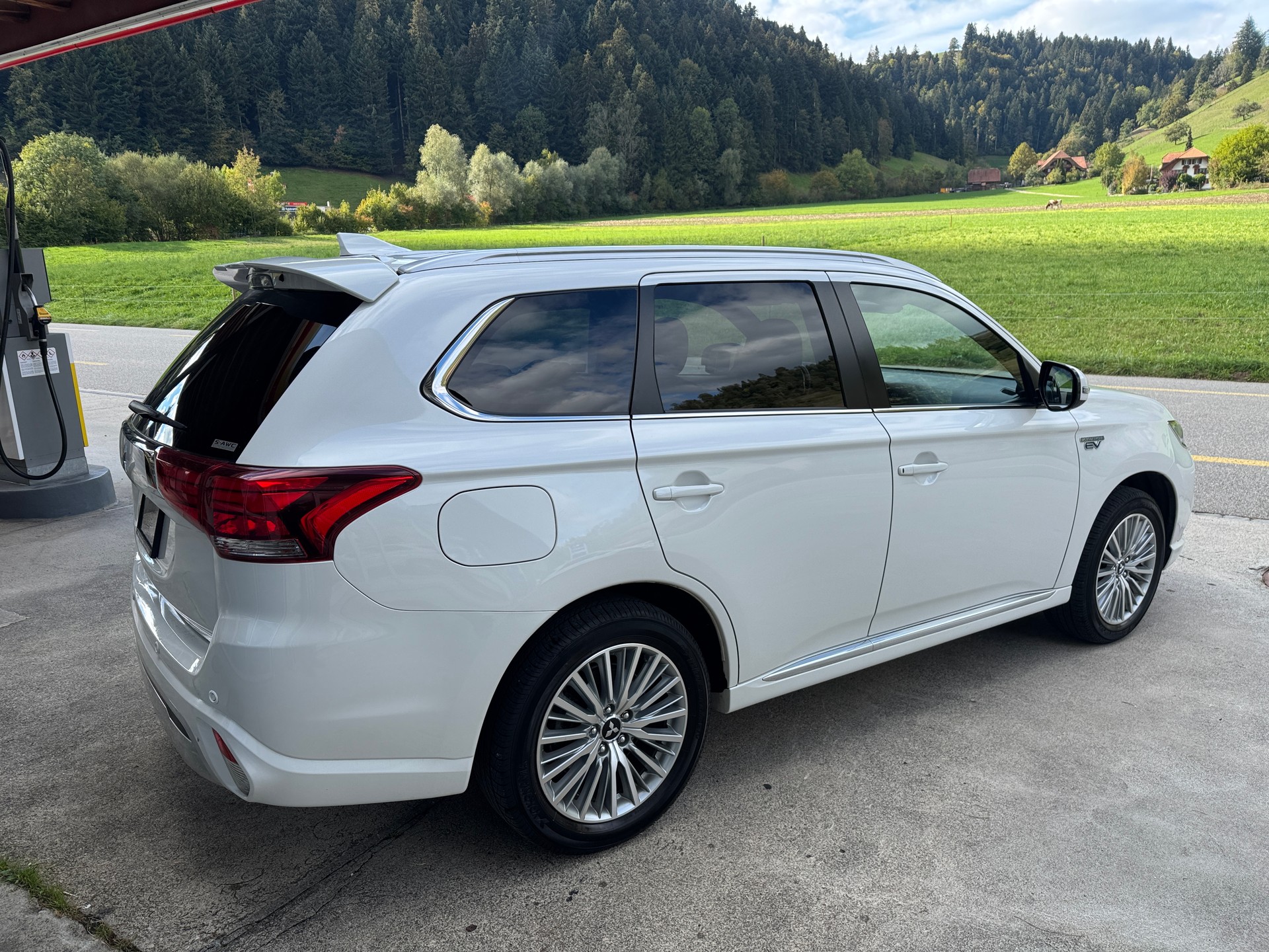 MITSUBISHI Outlander 2.4 PHEV Diamond 4WD Automatic-image-4