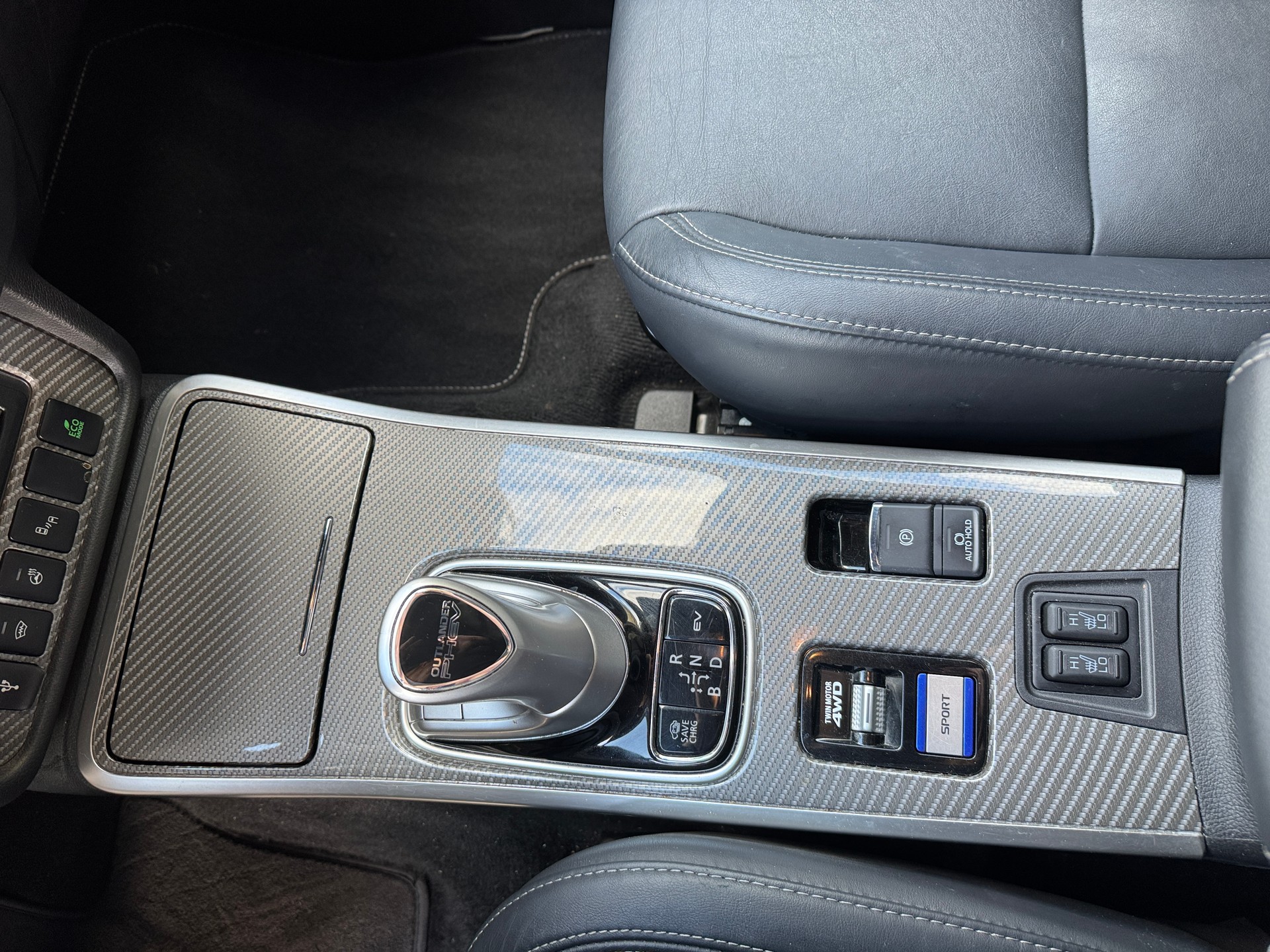MITSUBISHI Outlander 2.4 PHEV Diamond 4WD Automatic-image-10