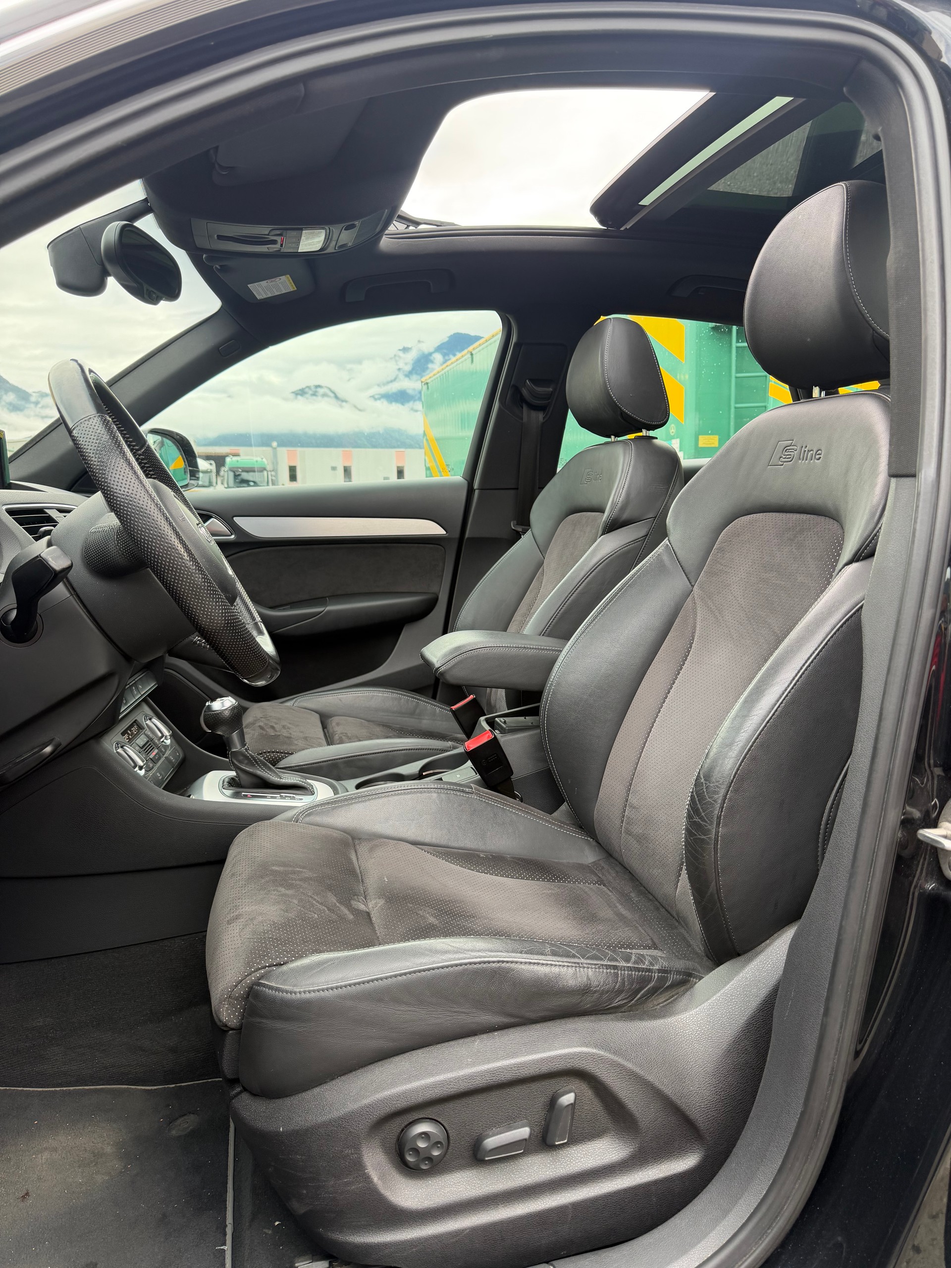 AUDI Q3 2.0 TD 3x S line quattro S-tronic-image-9