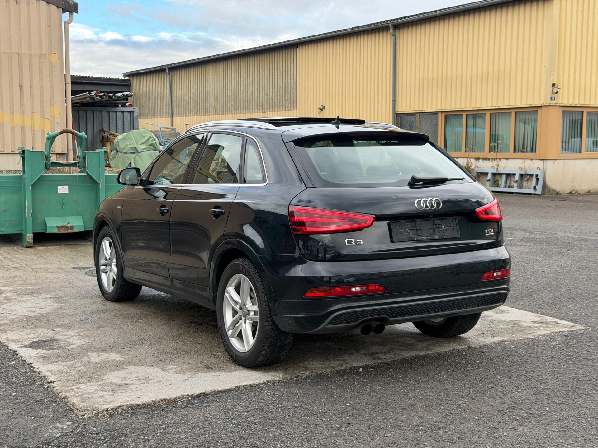 AUDI Q3 2.0 TD 3x S line quattro S-tronic-image-4