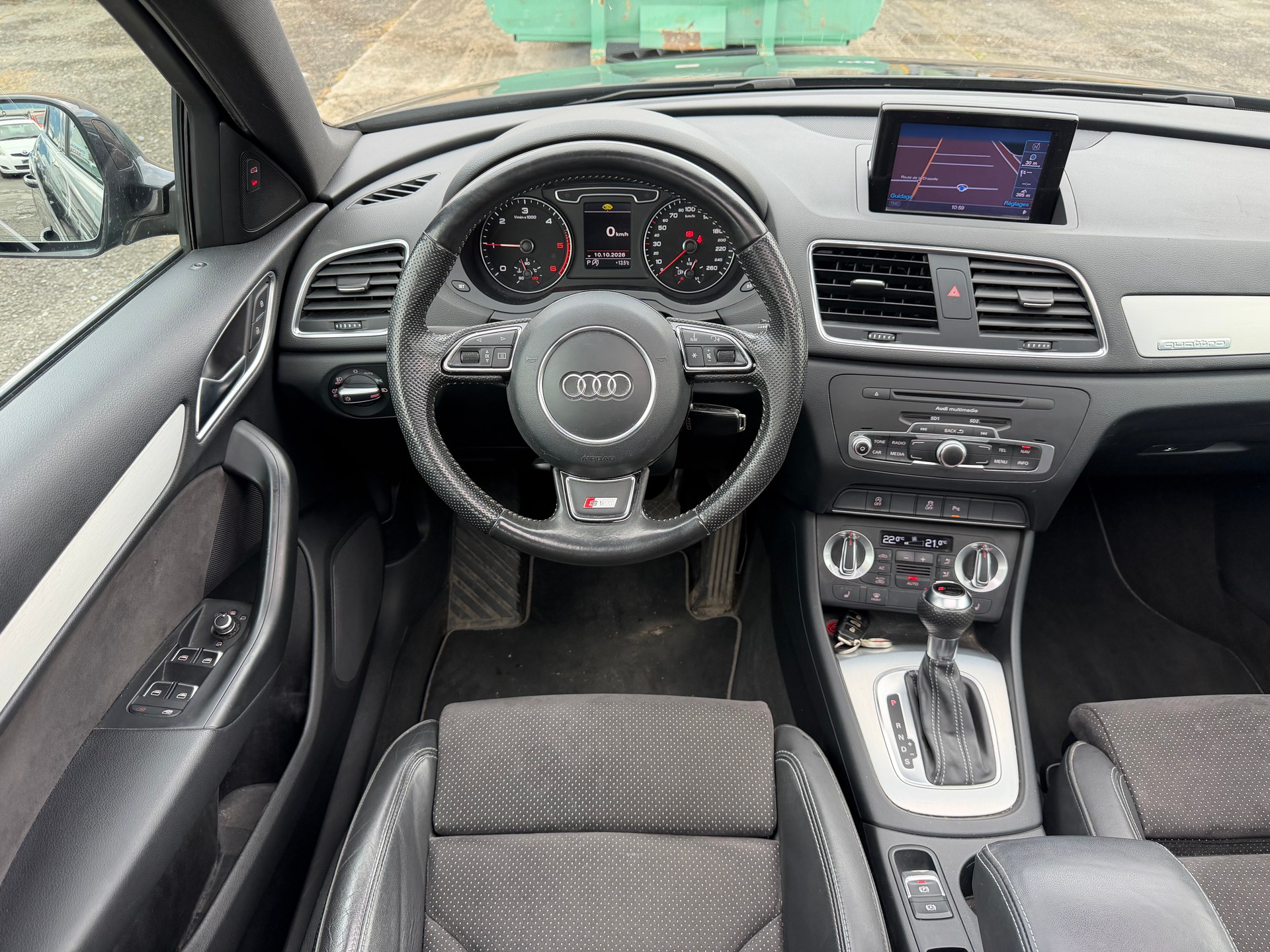 AUDI Q3 2.0 TD 3x S line quattro S-tronic-image-8