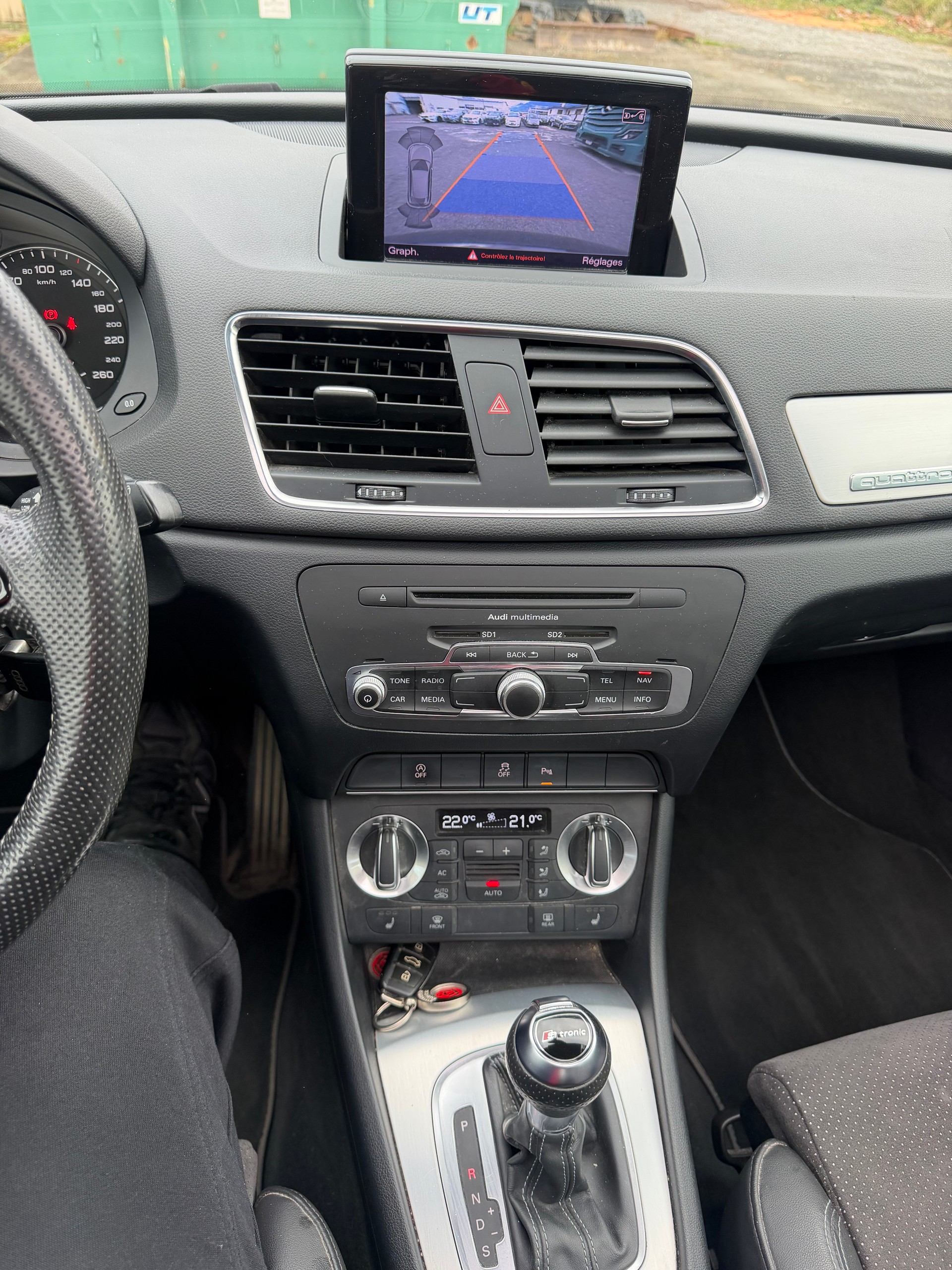 AUDI Q3 2.0 TD 3x S line quattro S-tronic-image-12