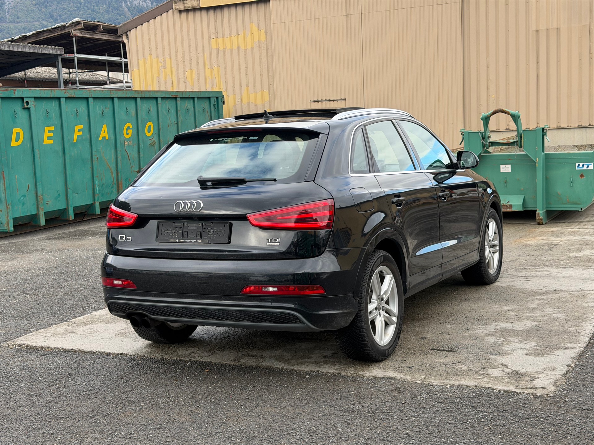 AUDI Q3 2.0 TD 3x S line quattro S-tronic-image-5