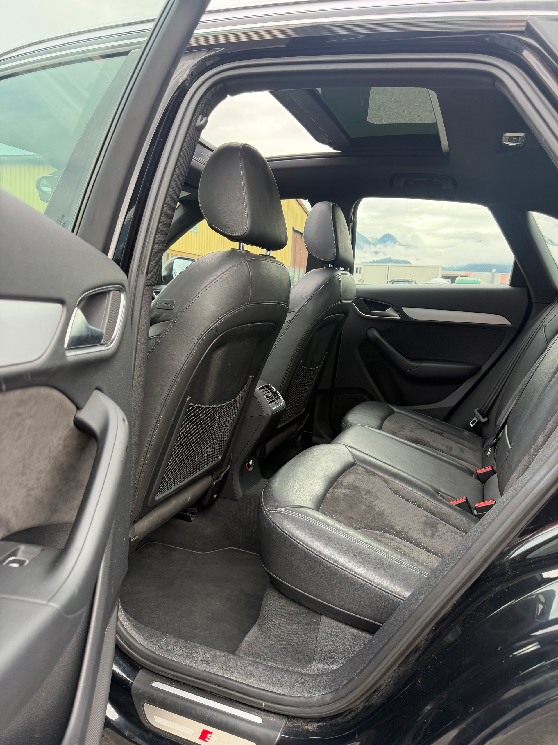 AUDI Q3 2.0 TD 3x S line quattro S-tronic-image-6