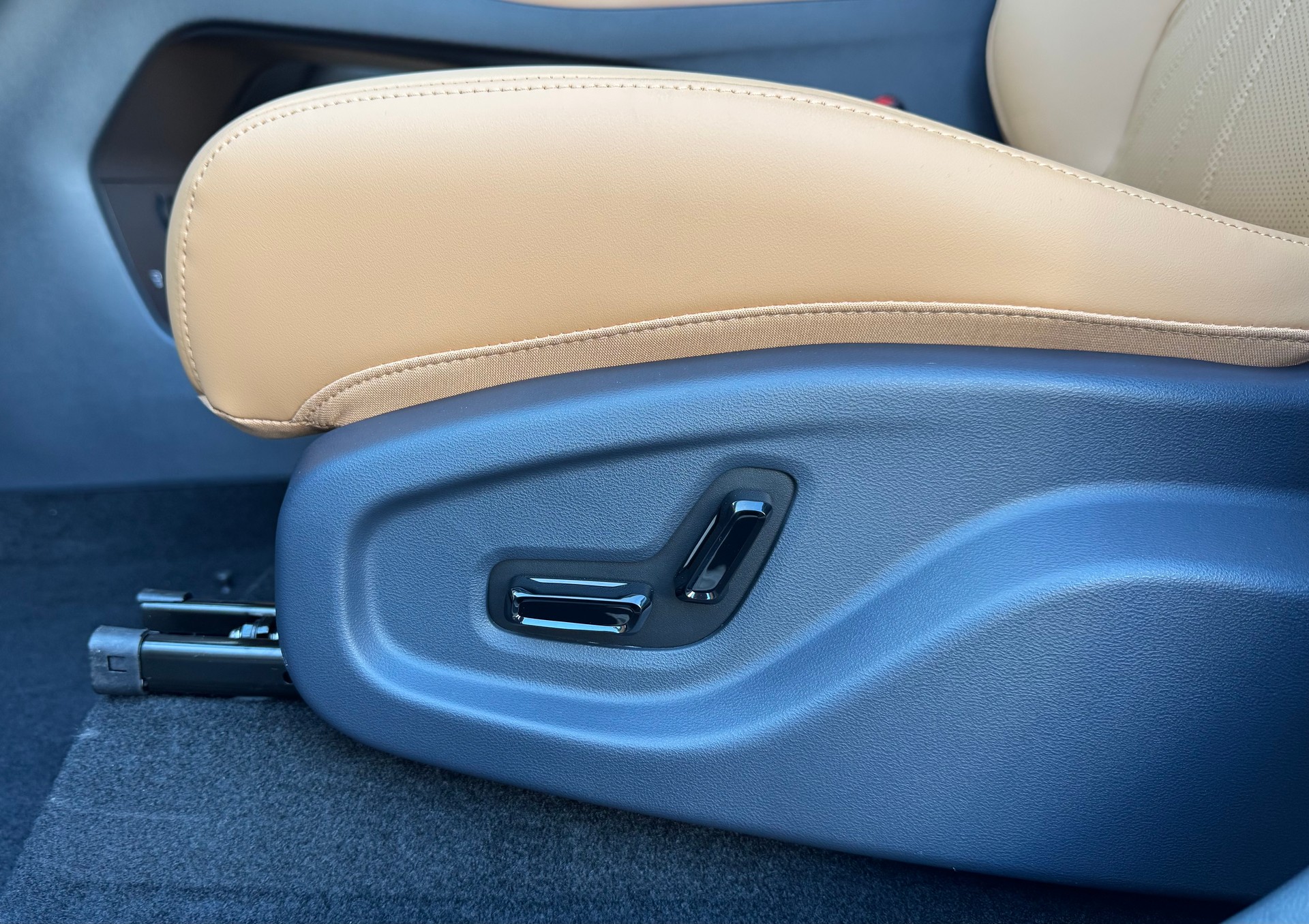 GEELY STARRAY EM-i Max+29.8 kWh cloudveil silver-image-13