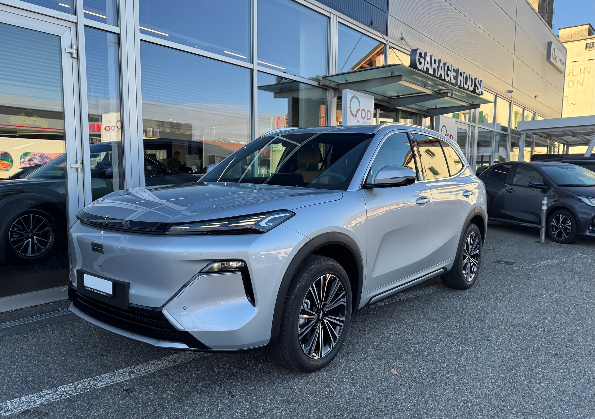 GEELY STARRAY EM-i Max+29.8 kWh cloudveil silver-image-0