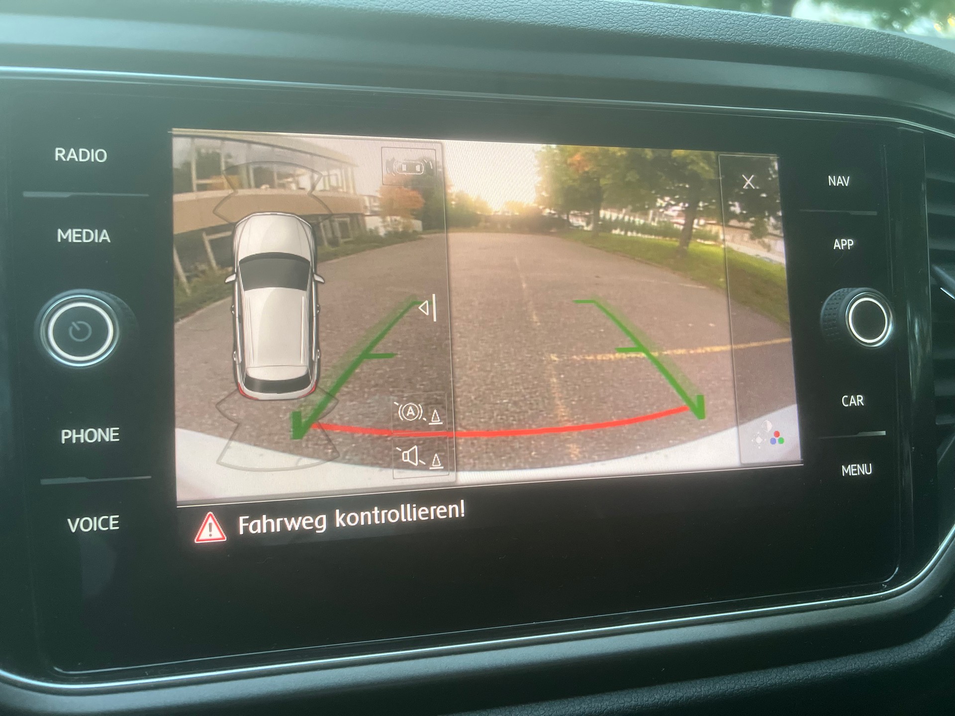 VW T-Roc 2.0 TSI Sport DSG 4Motion-image-13
