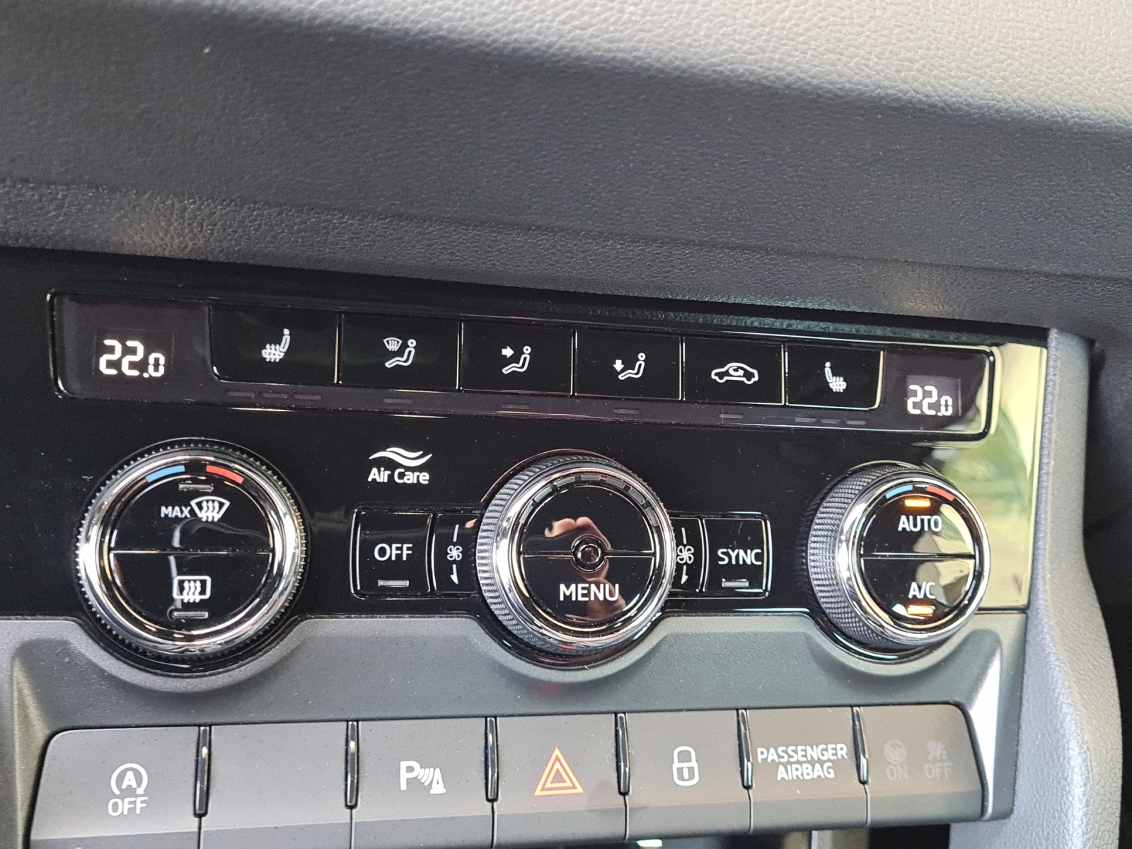 SKODA Karoq 2.0 TSI SportLine 4x4 DSG-image-12