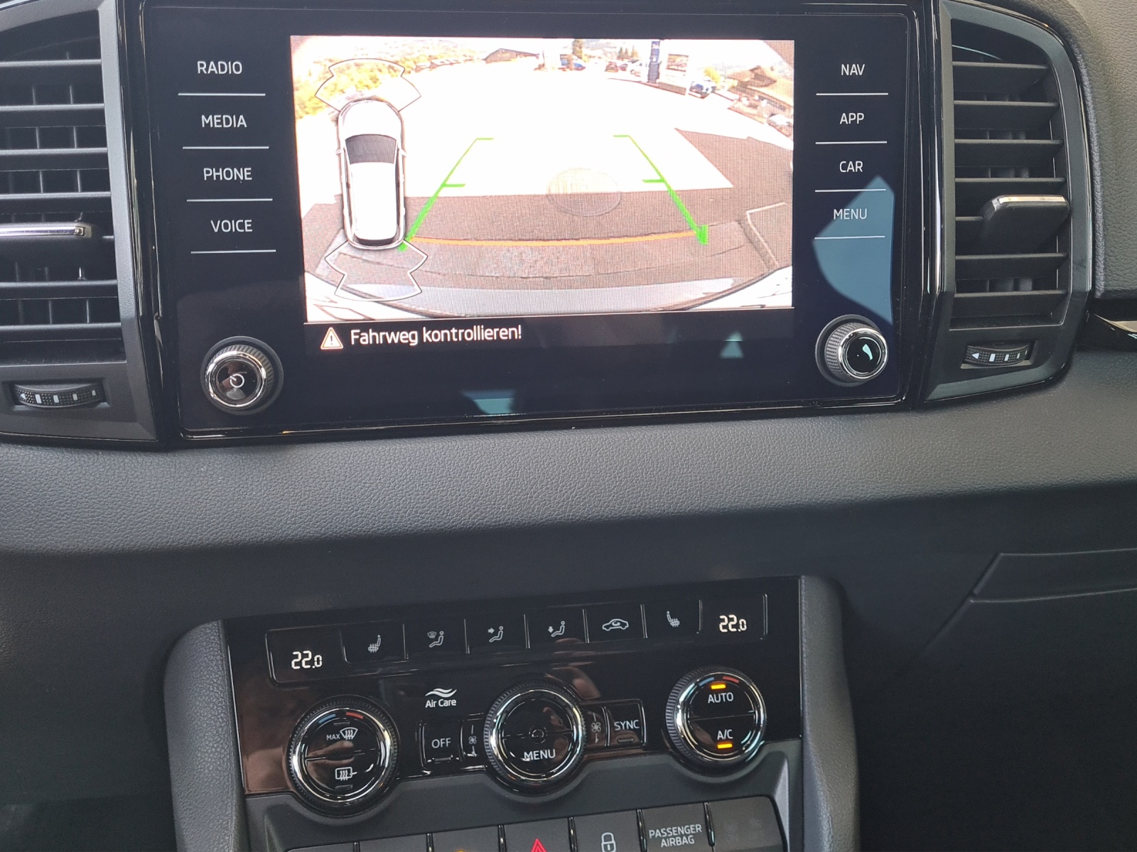 SKODA Karoq 2.0 TSI SportLine 4x4 DSG-image-10