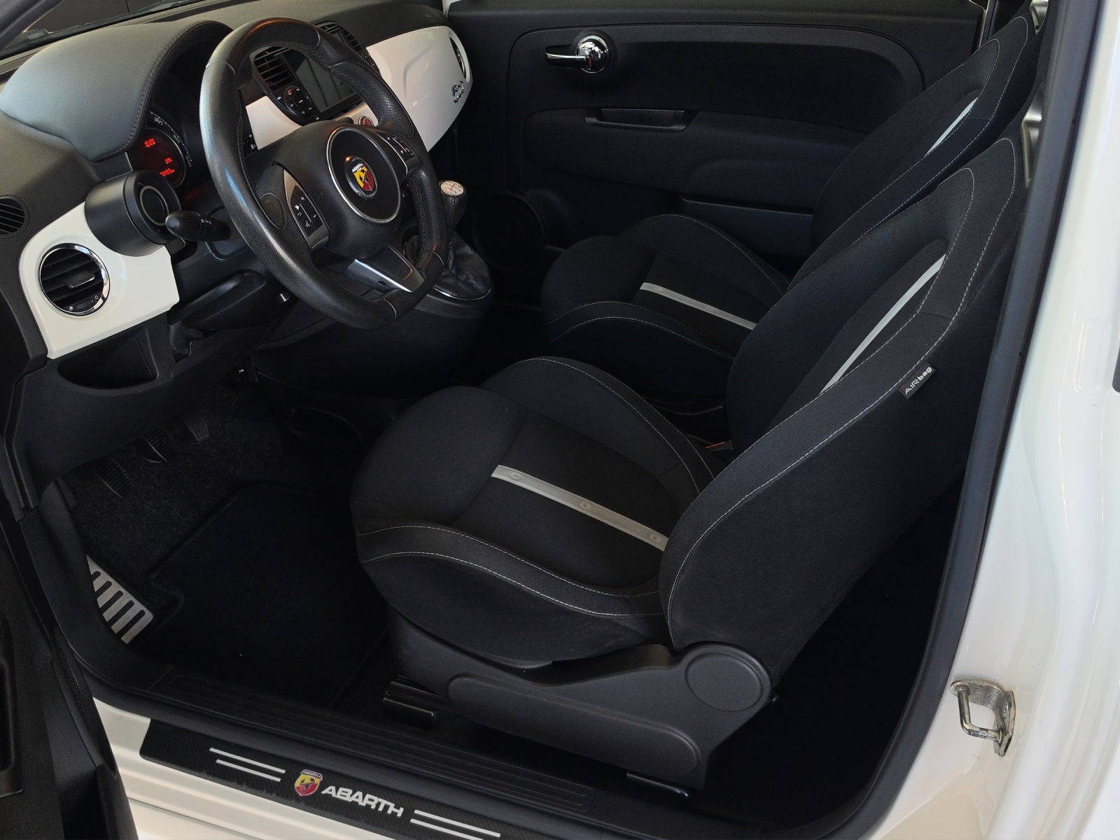 FIAT 500 1.4 16V Turbo Abarth-image-7