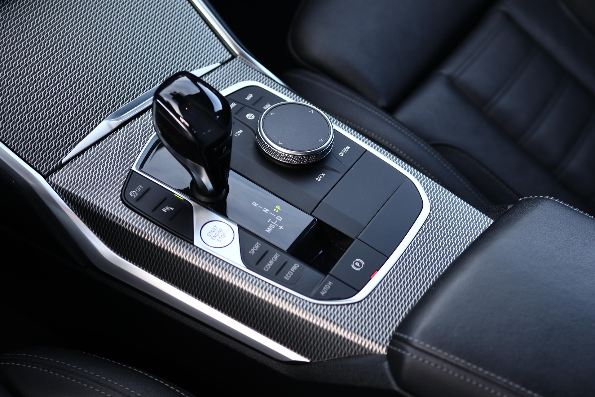 BMW 320d xDrive 48V Touring M Sport Steptronic * LASERLICHT * HEAD-UP DISPLAY * ELEKTRISCHE LEDERSITZE *-image-25