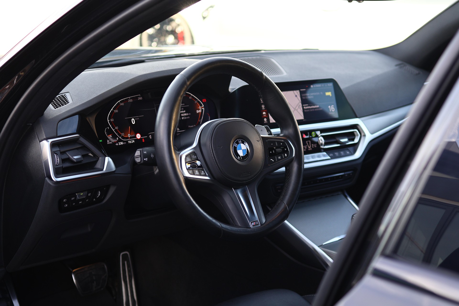 BMW 320d xDrive 48V Touring M Sport Steptronic * LASERLICHT * HEAD-UP DISPLAY * ELEKTRISCHE LEDERSITZE *-image-14