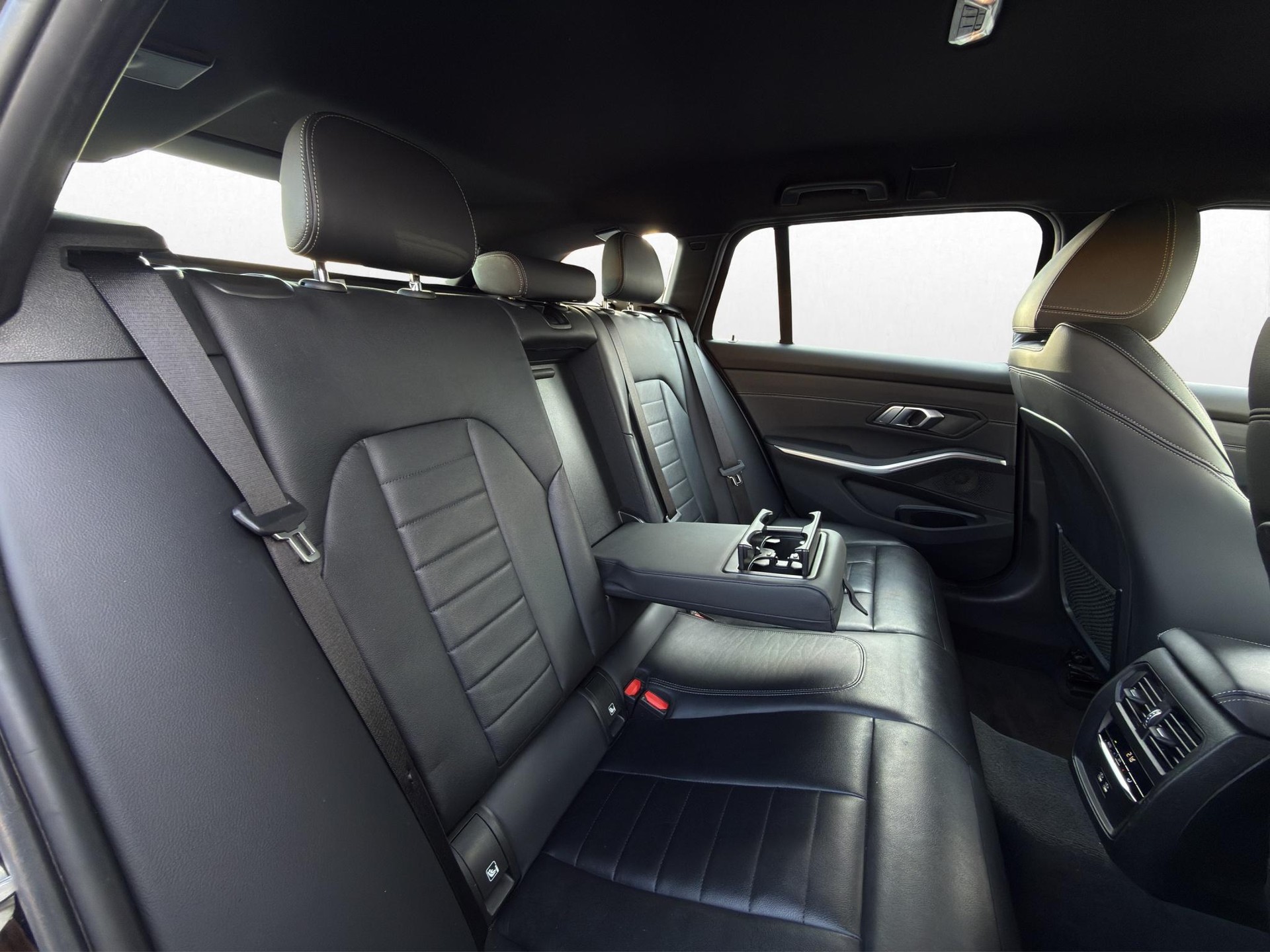 BMW 320d xDrive 48V Touring M Sport Steptronic * LASERLICHT * HEAD-UP DISPLAY * ELEKTRISCHE LEDERSITZE *-image-30