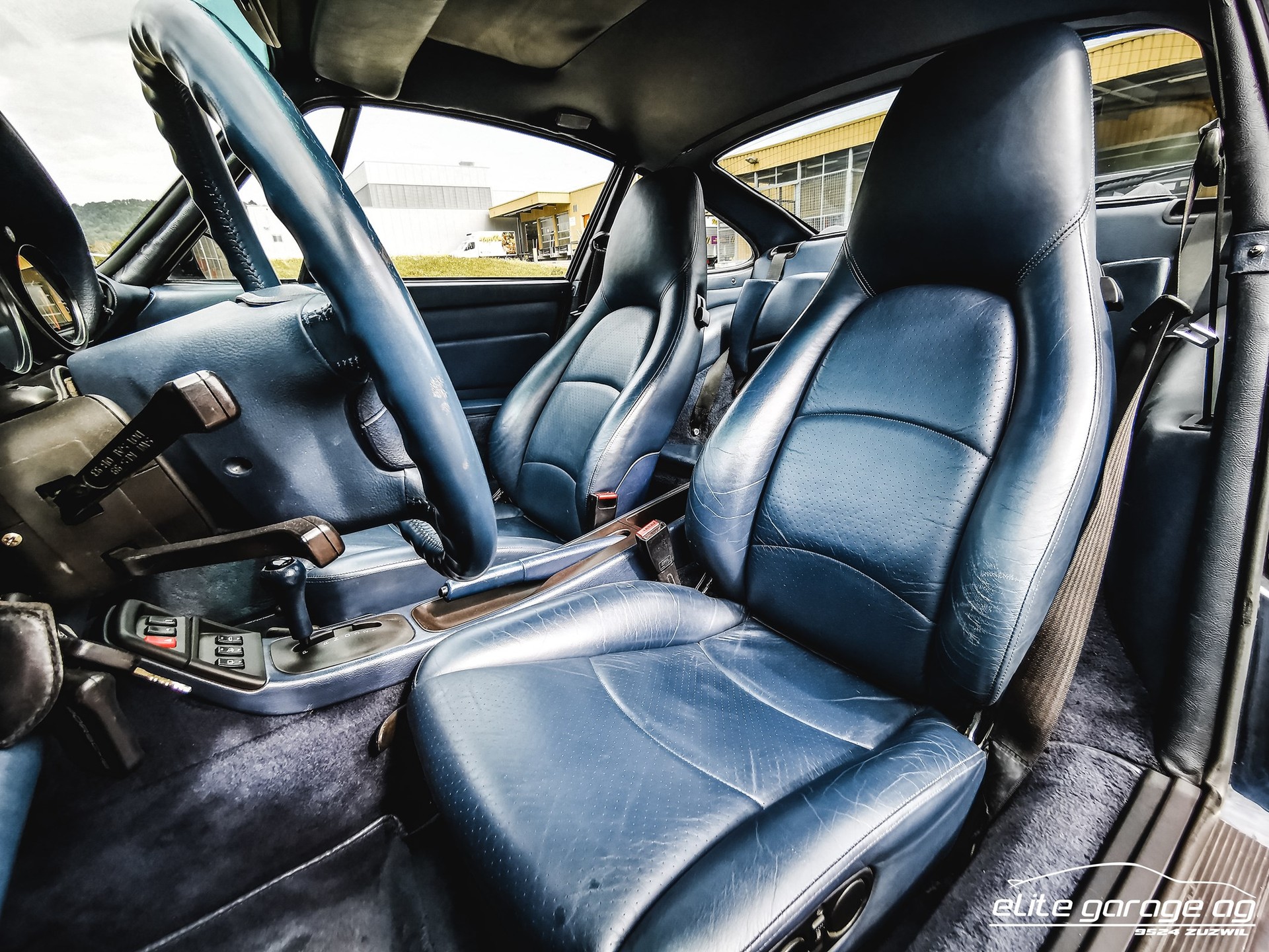 PORSCHE 911 Carrera-image-9